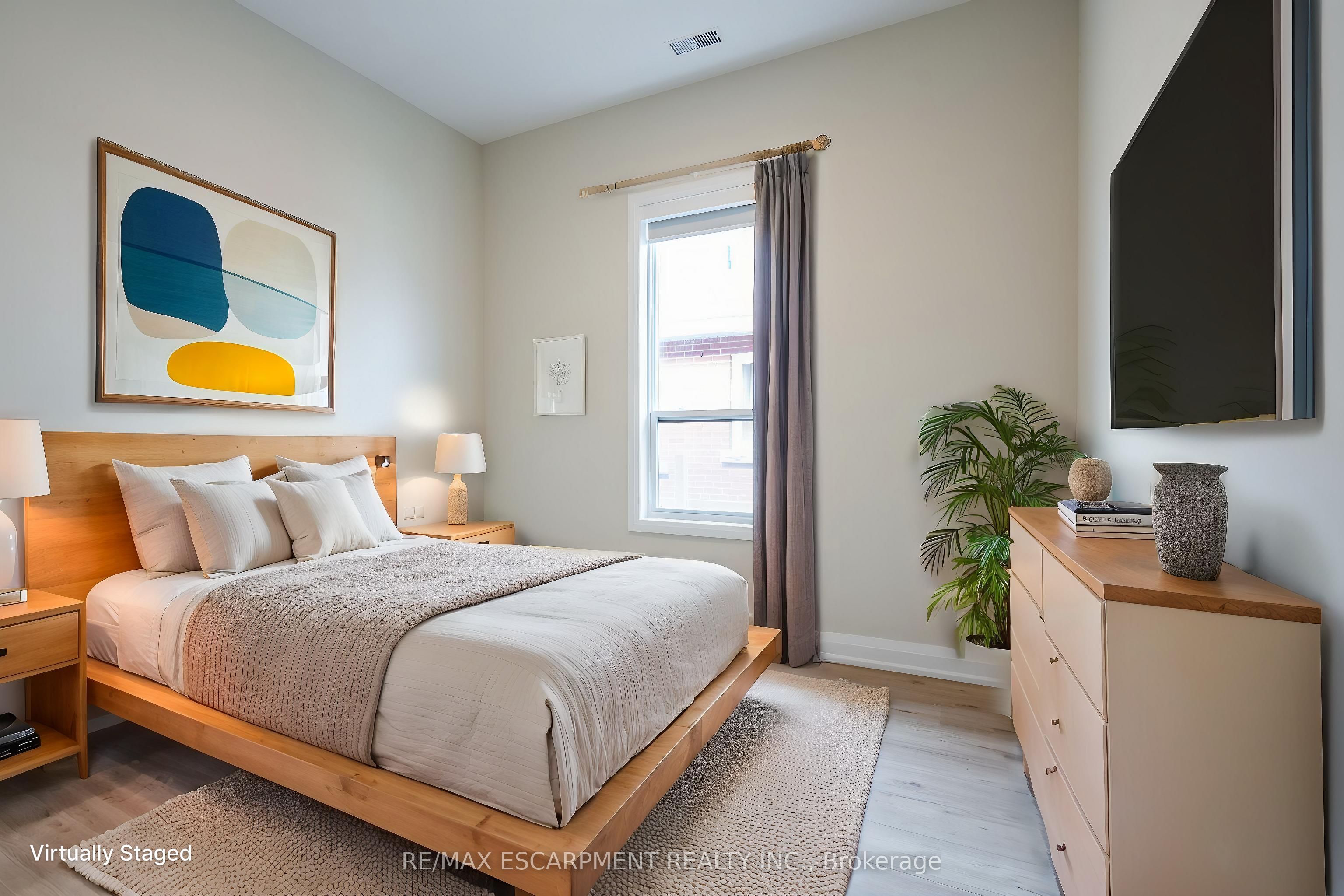 728 Eleventh Avenue B Property Photo 4