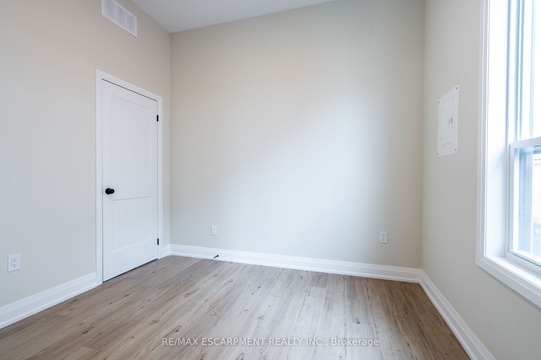 728 Eleventh Avenue B Property Photo 5