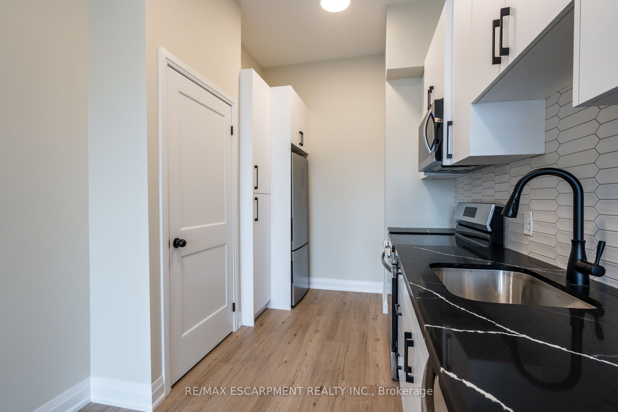 728 Eleventh Avenue B Property Photo 7