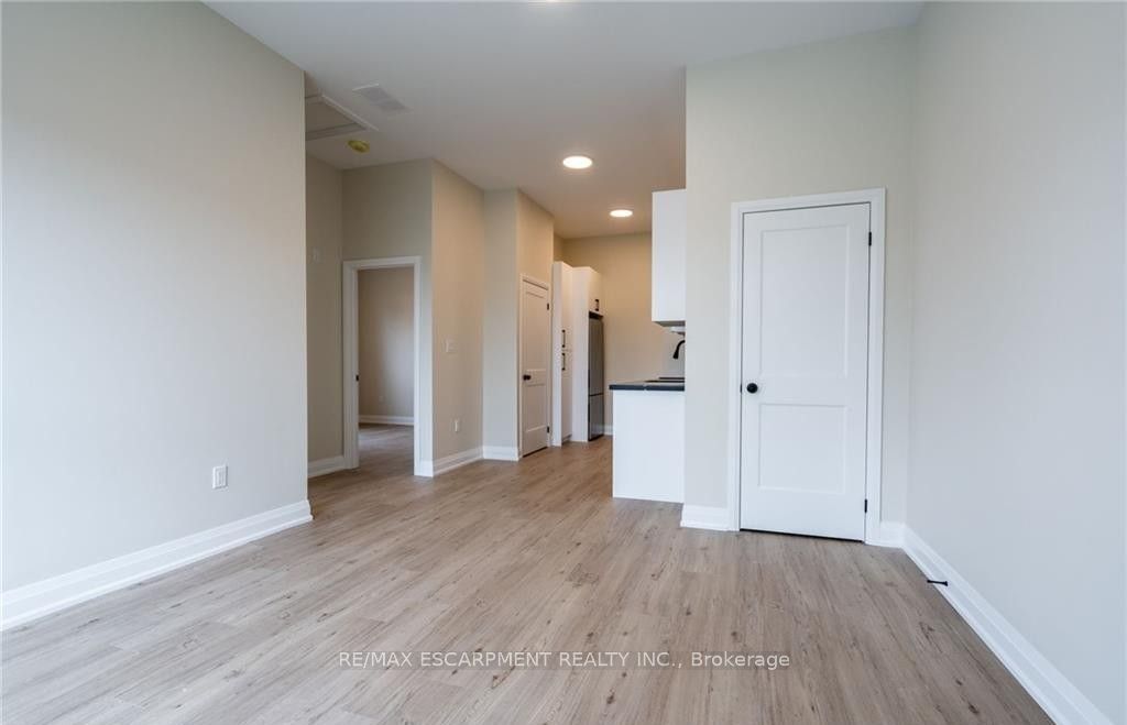 728 Eleventh Avenue B Property Photo 9