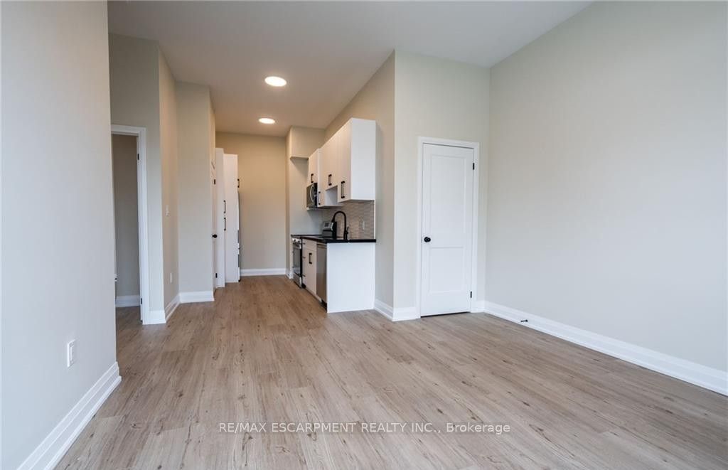 728 Eleventh Avenue B Property Photo 10