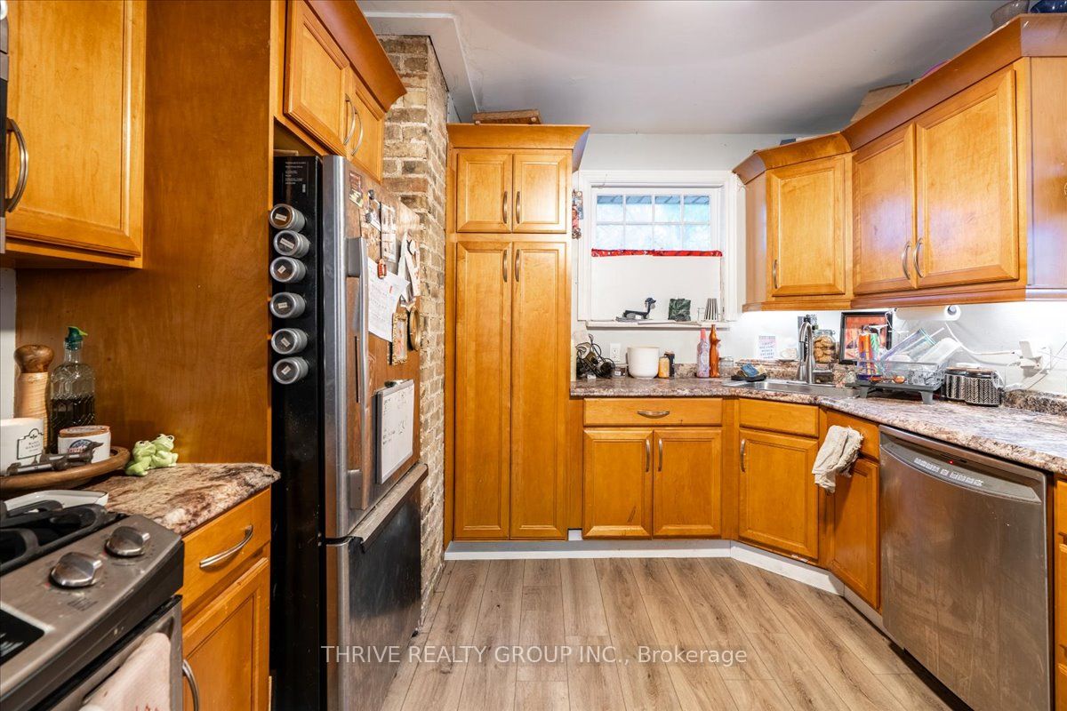 494 Highbury Avenue N Property Photo 7