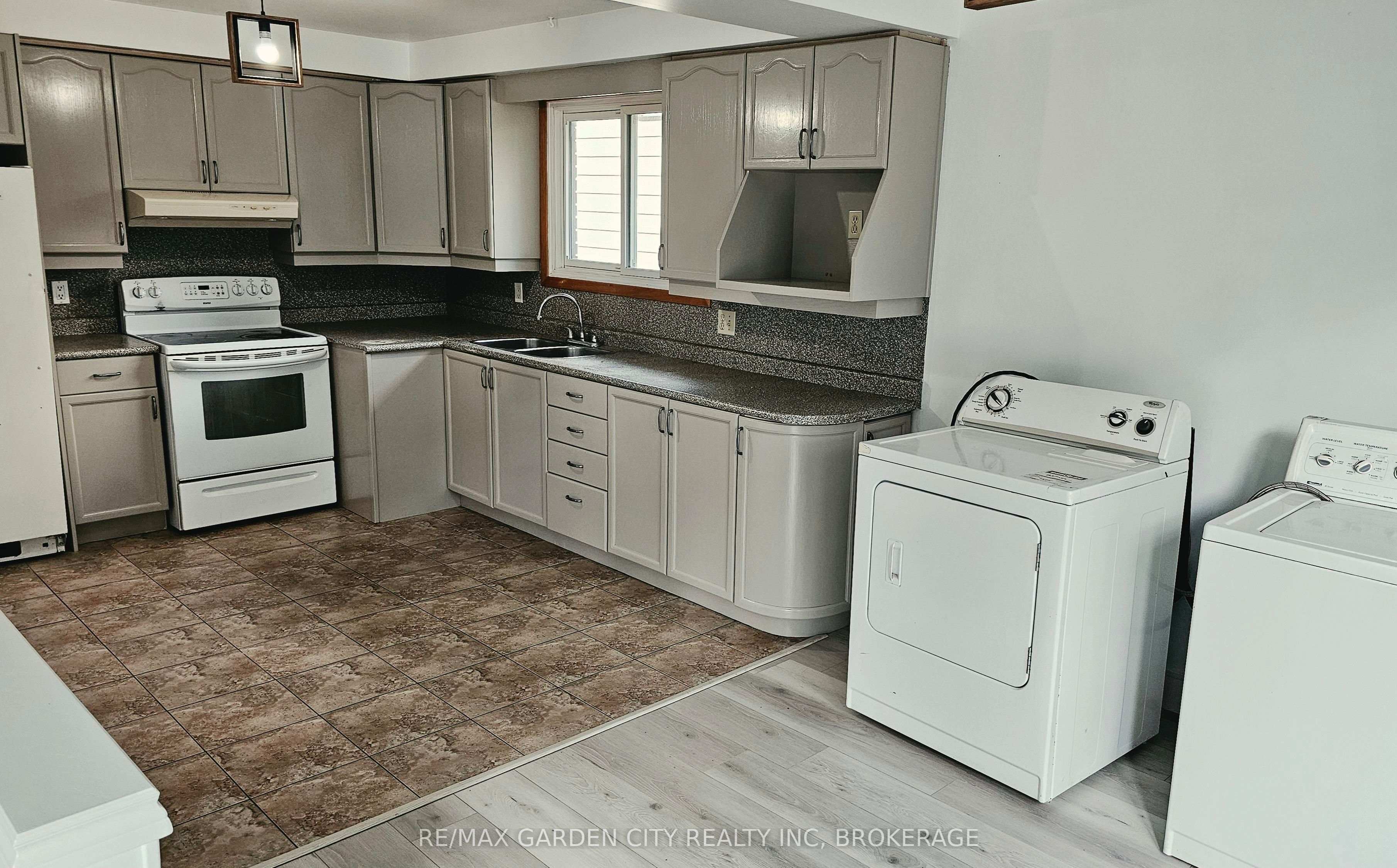 48 Manning Avenue Property Photo 8