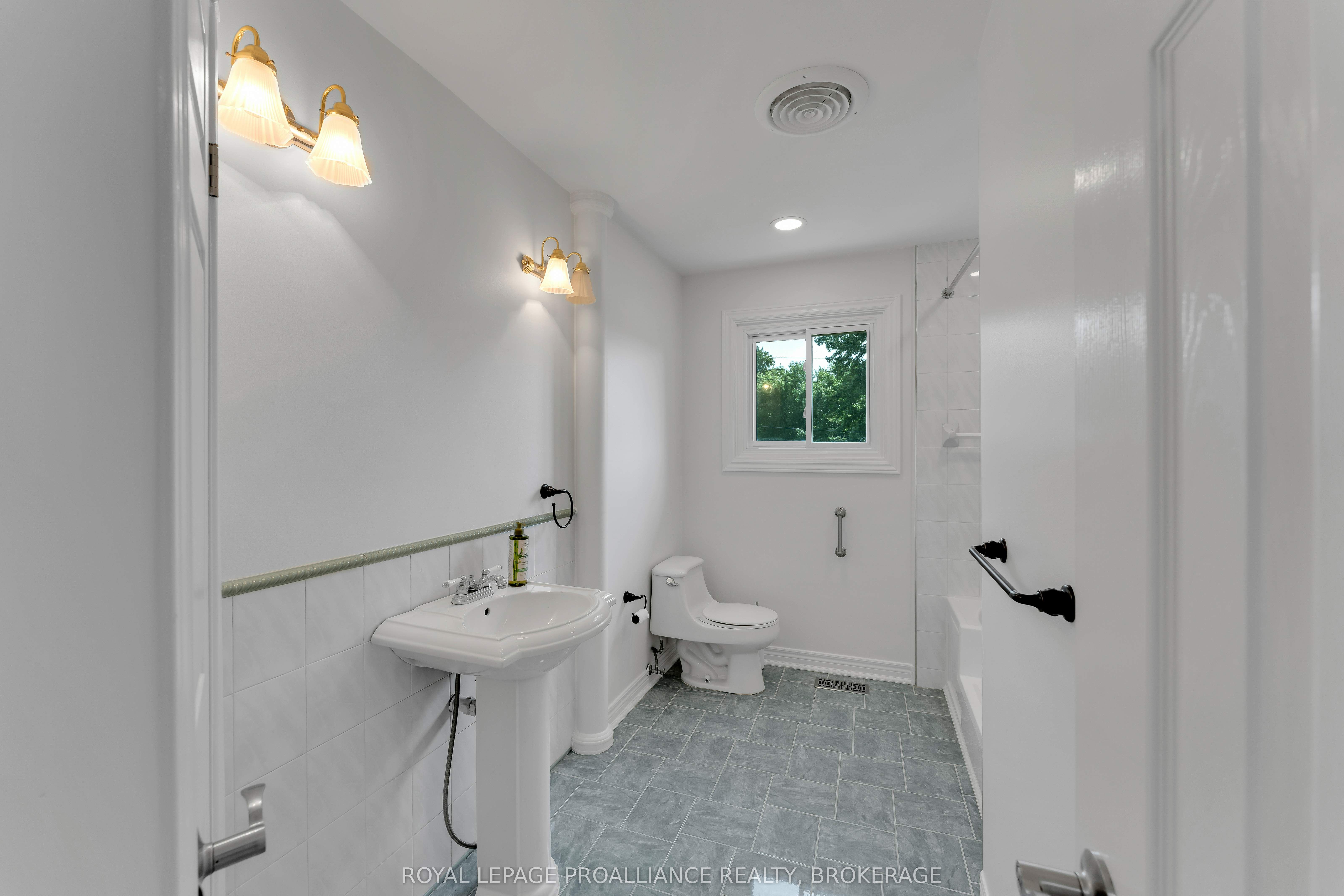 14 Baker Street Property Photo 19