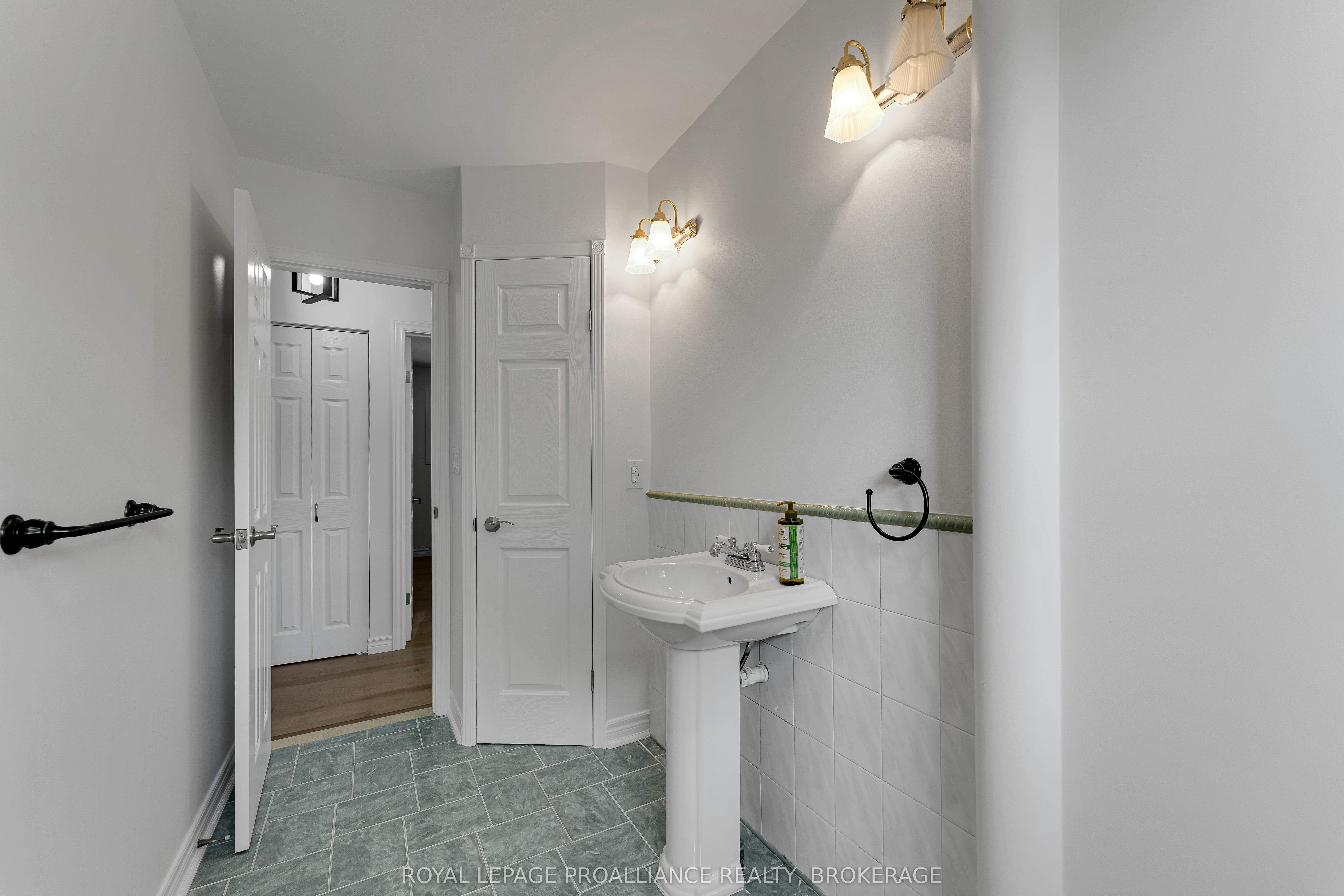 14 Baker Street Property Photo 20