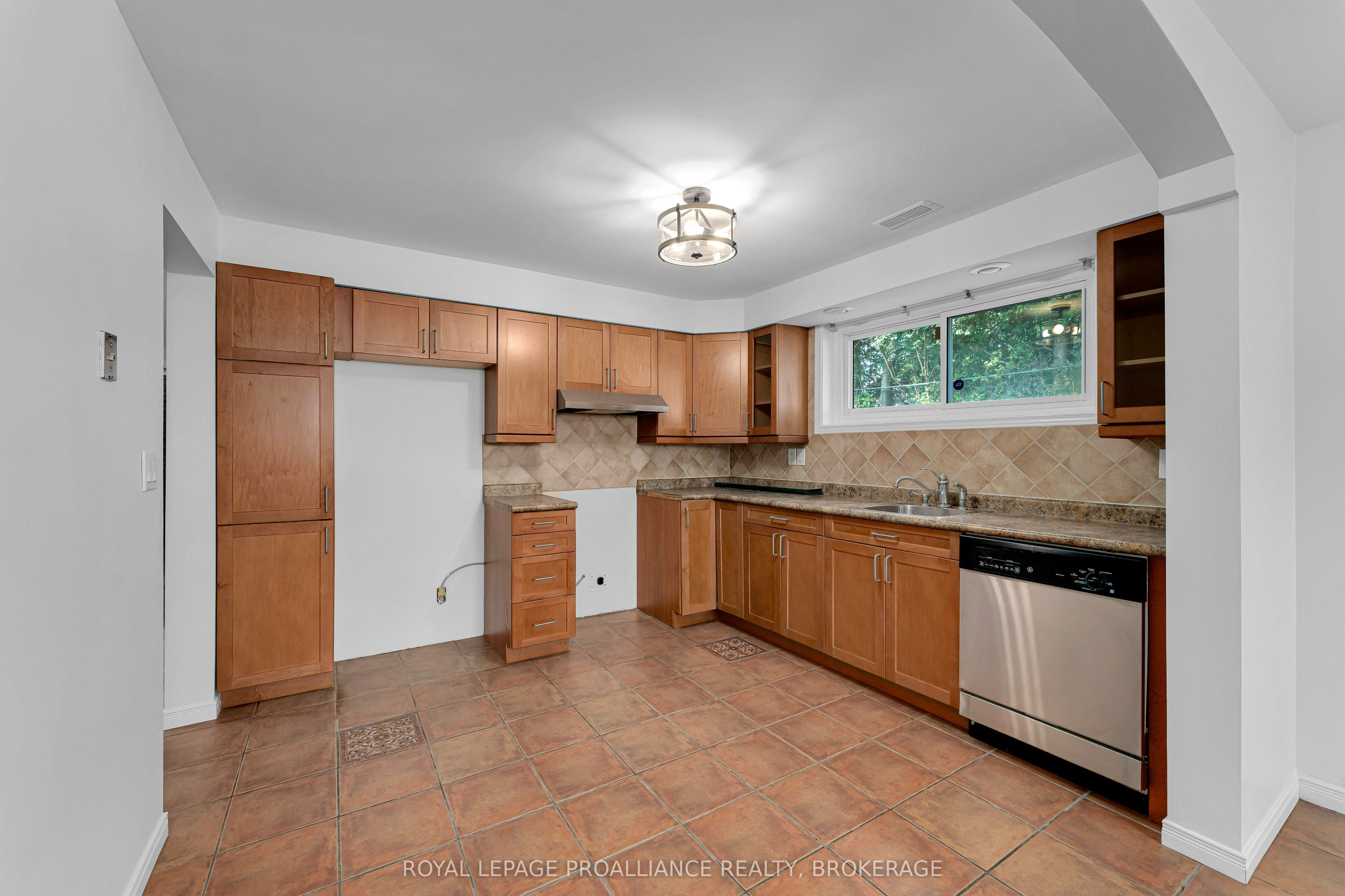 14 Baker Street Property Photo 28