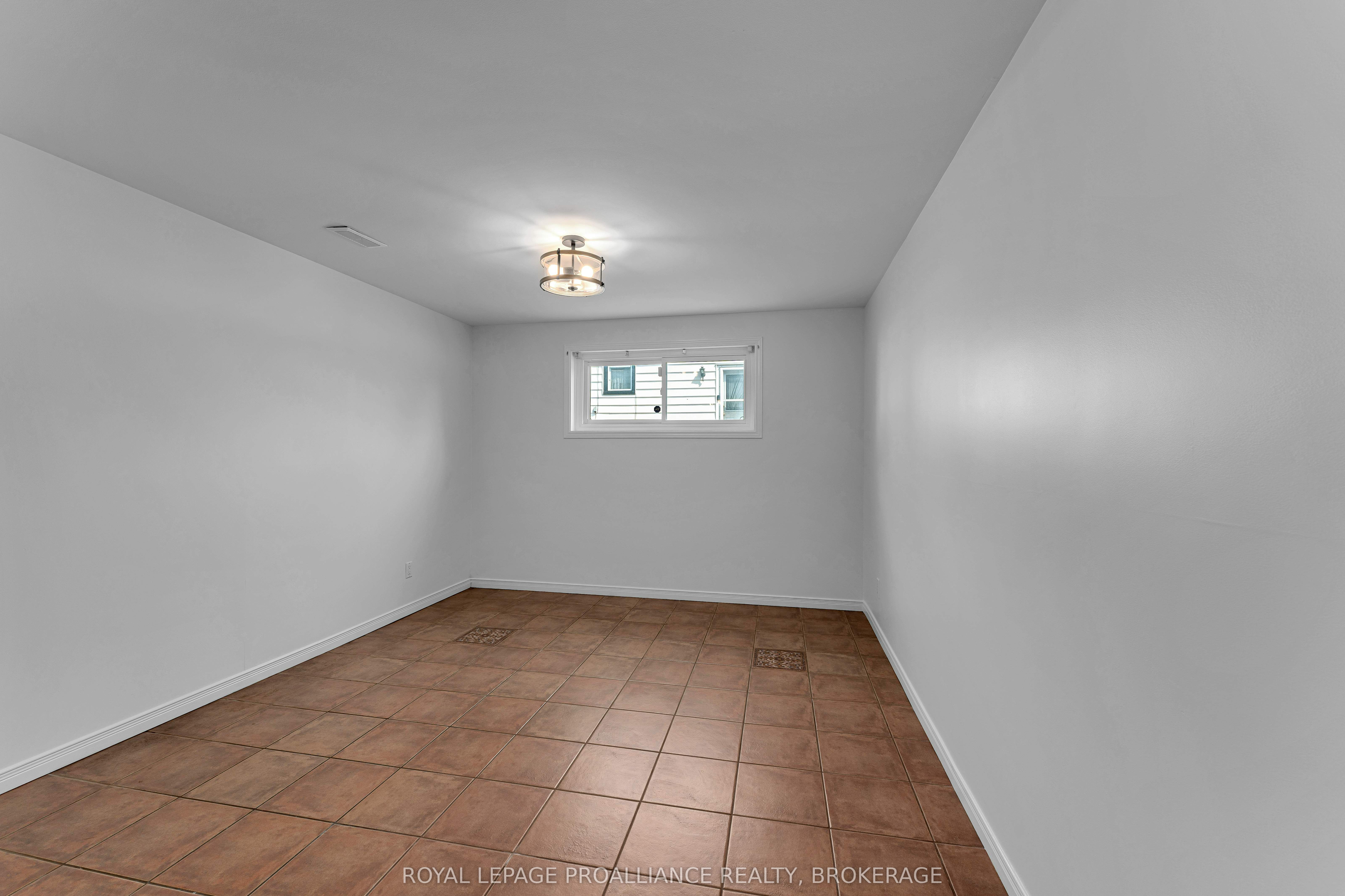 14 Baker Street Property Photo 31