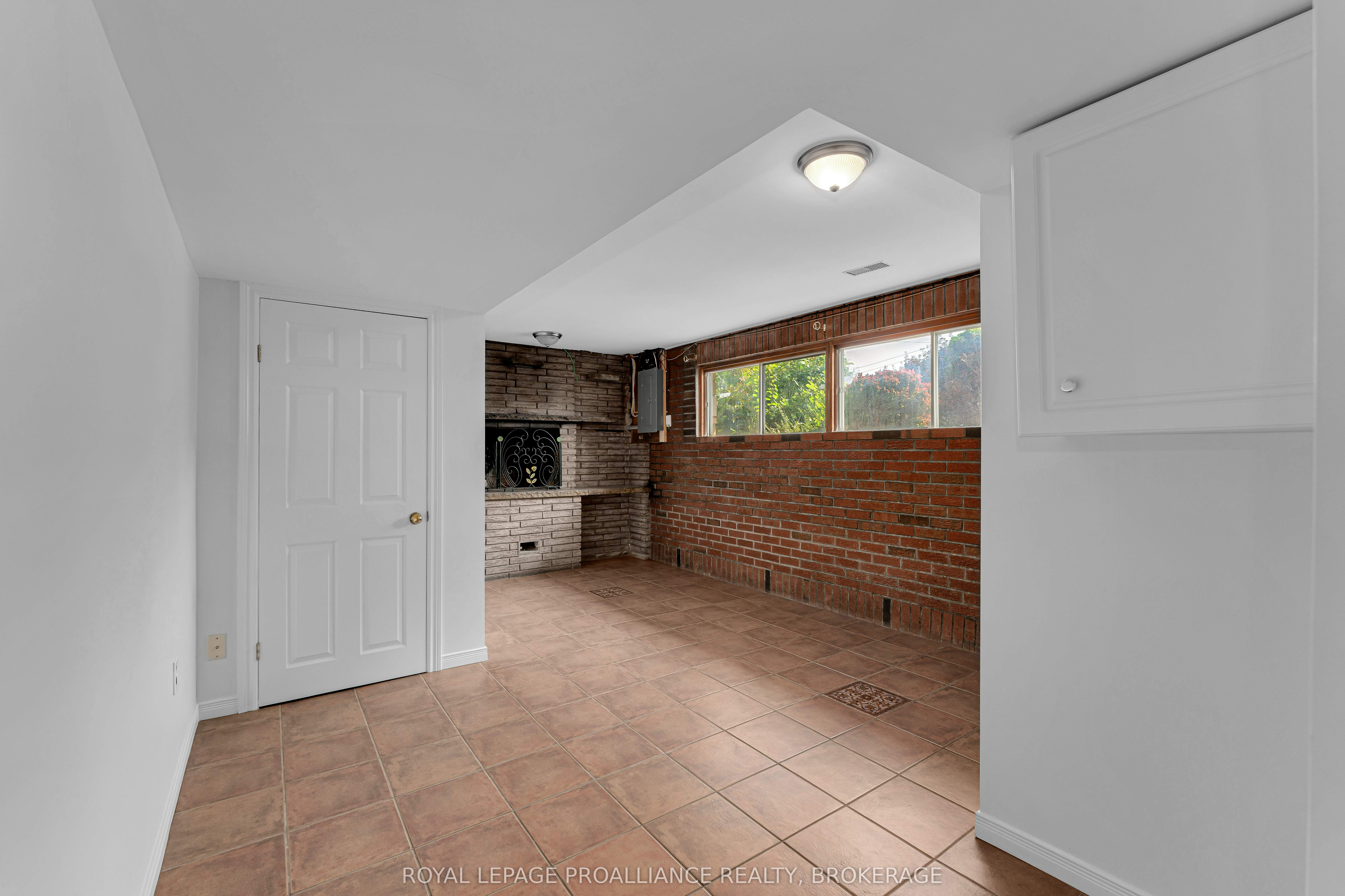 14 Baker Street Property Photo 32