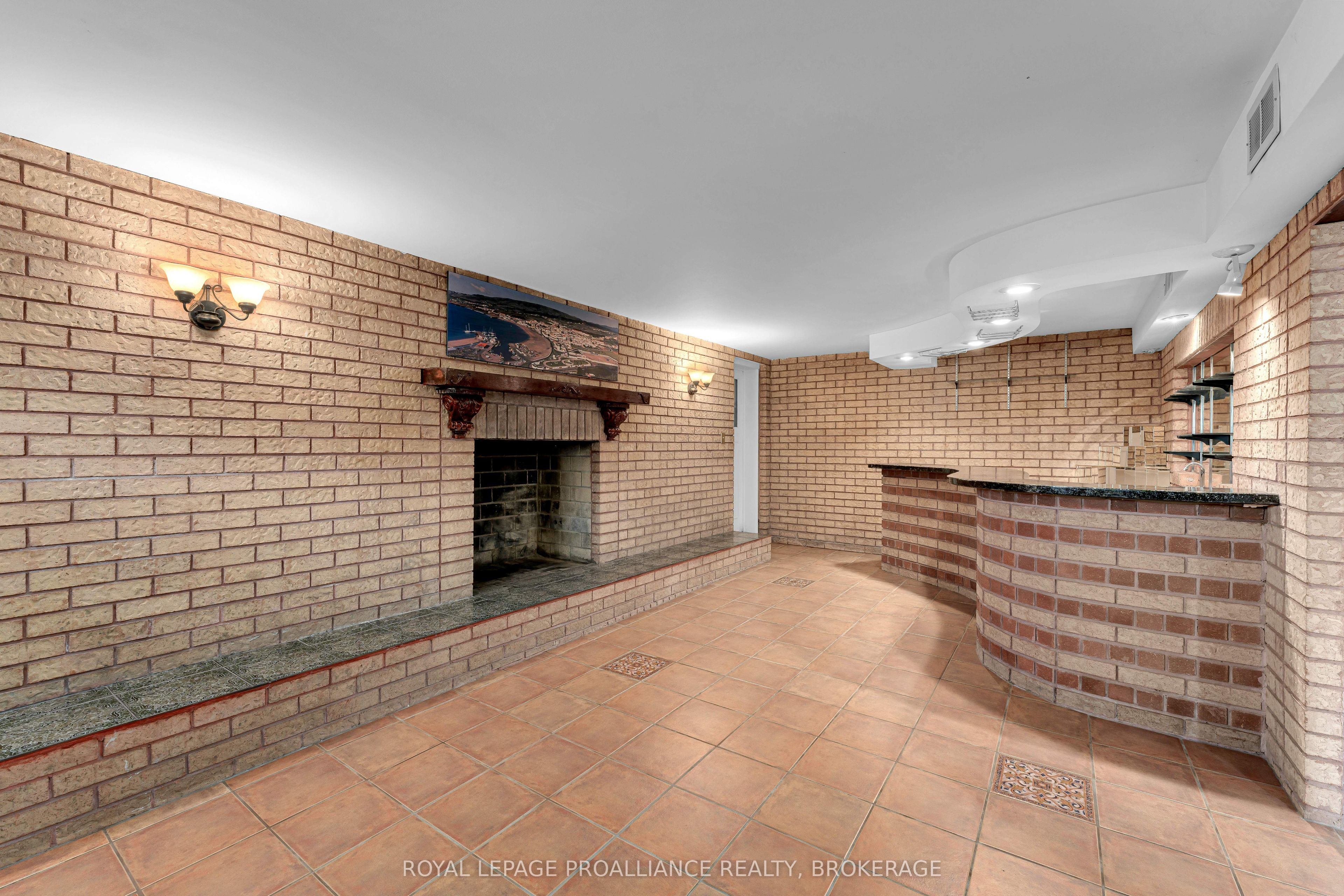14 Baker Street Property Photo 37