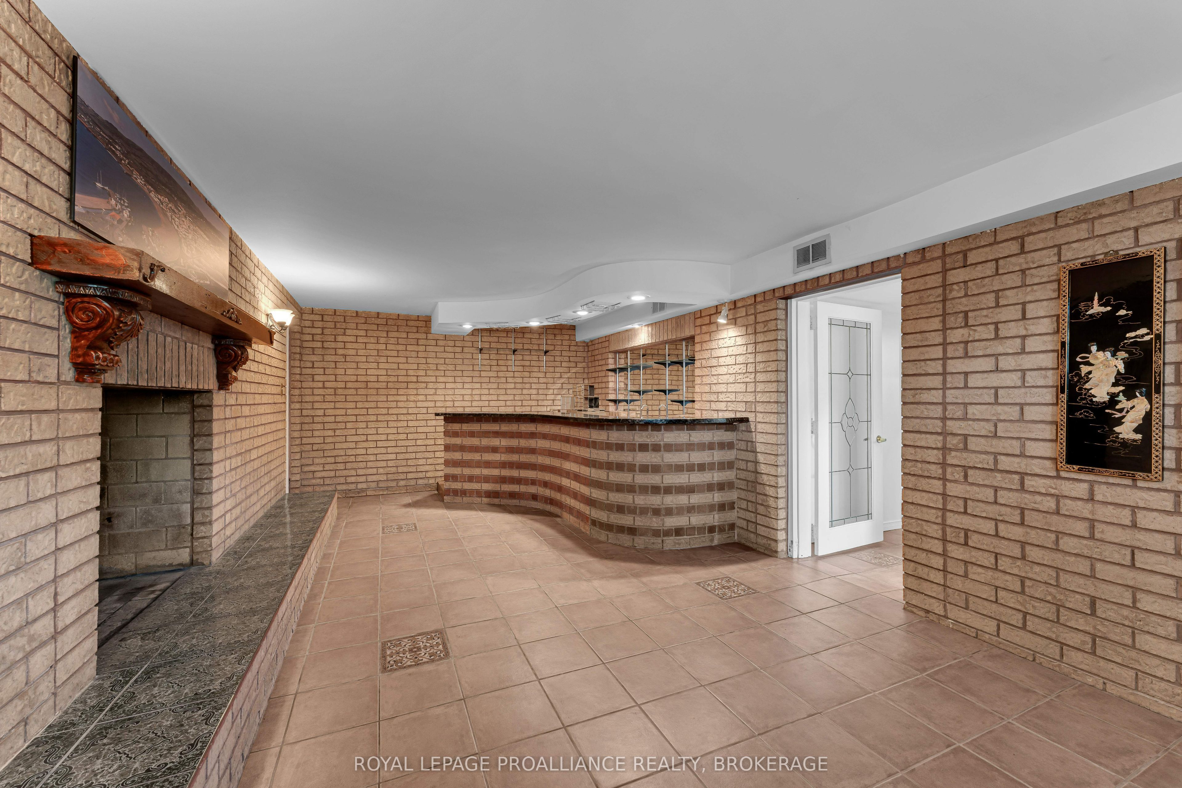 14 Baker Street Property Photo 38