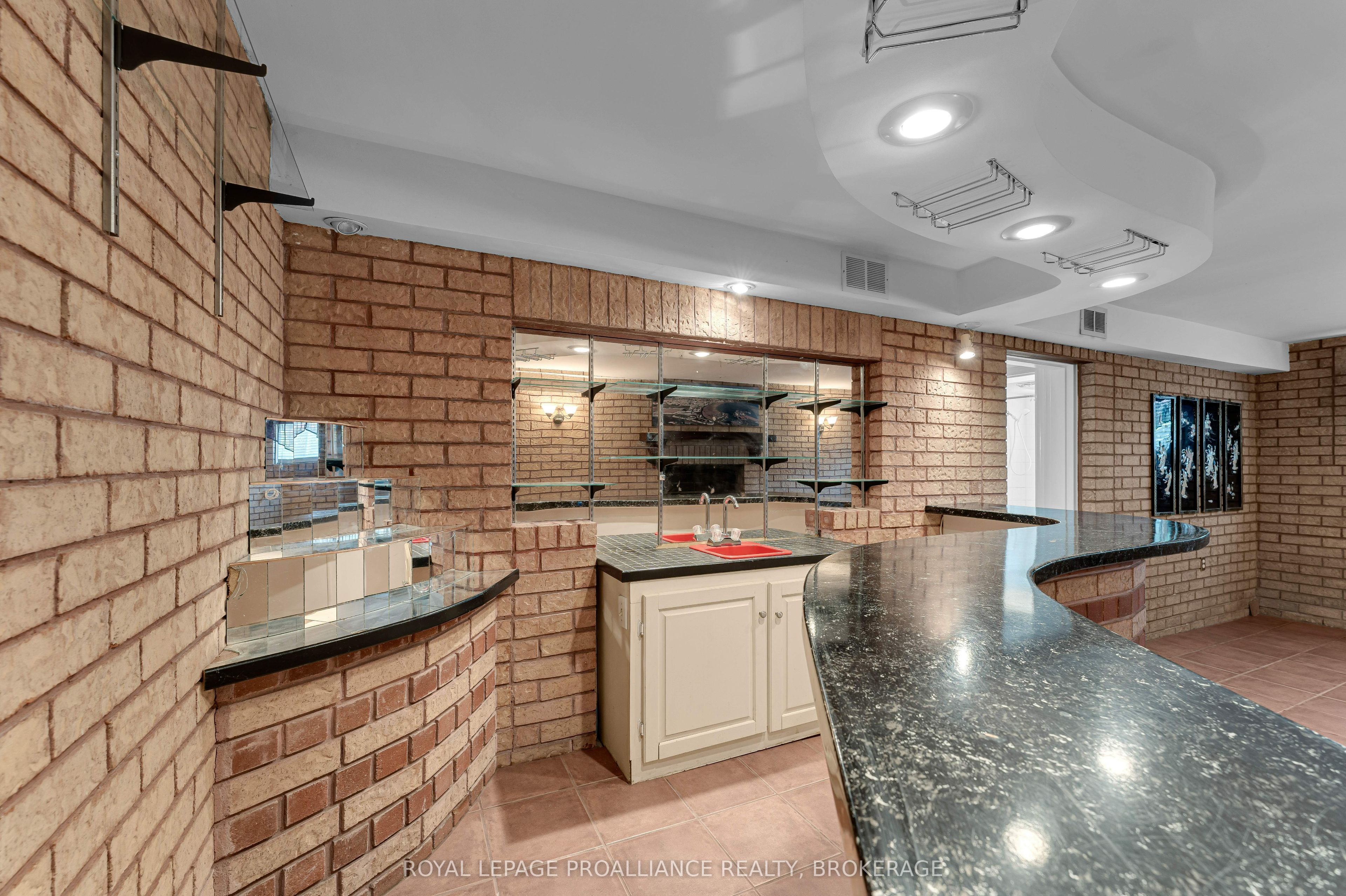 14 Baker Street Property Photo 39