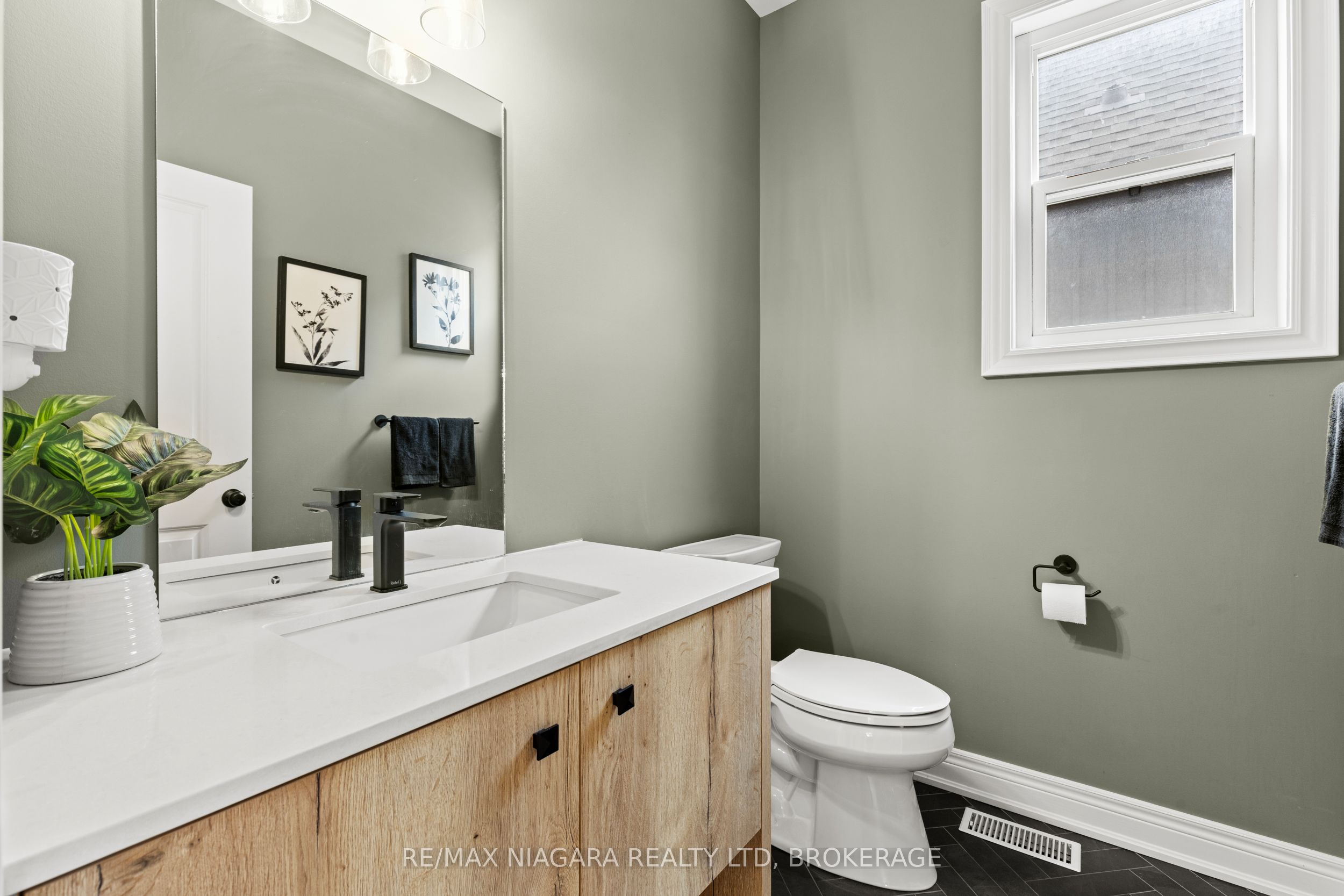 3549 Canfield Crescent Property Photo 13
