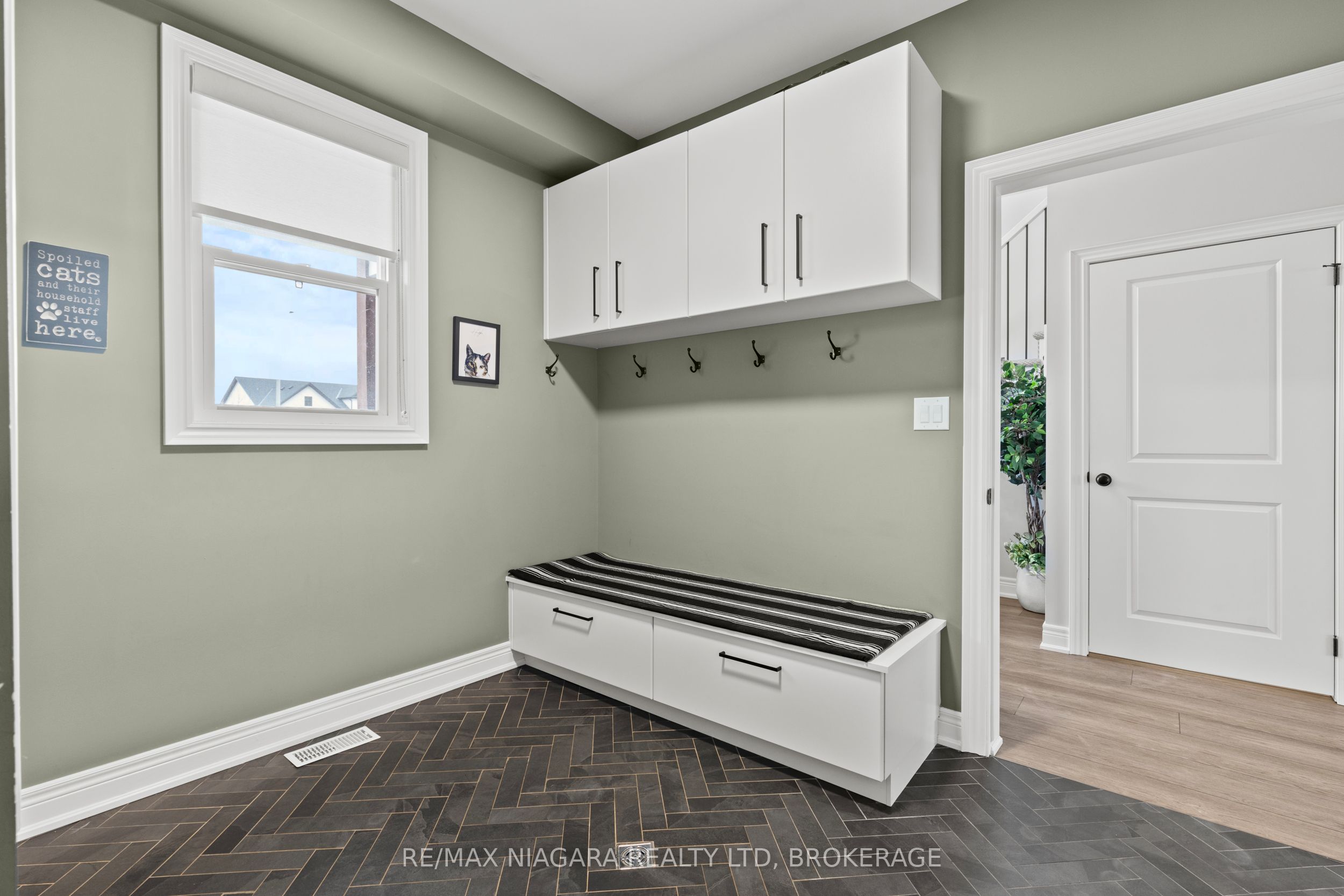 3549 Canfield Crescent Property Photo 14