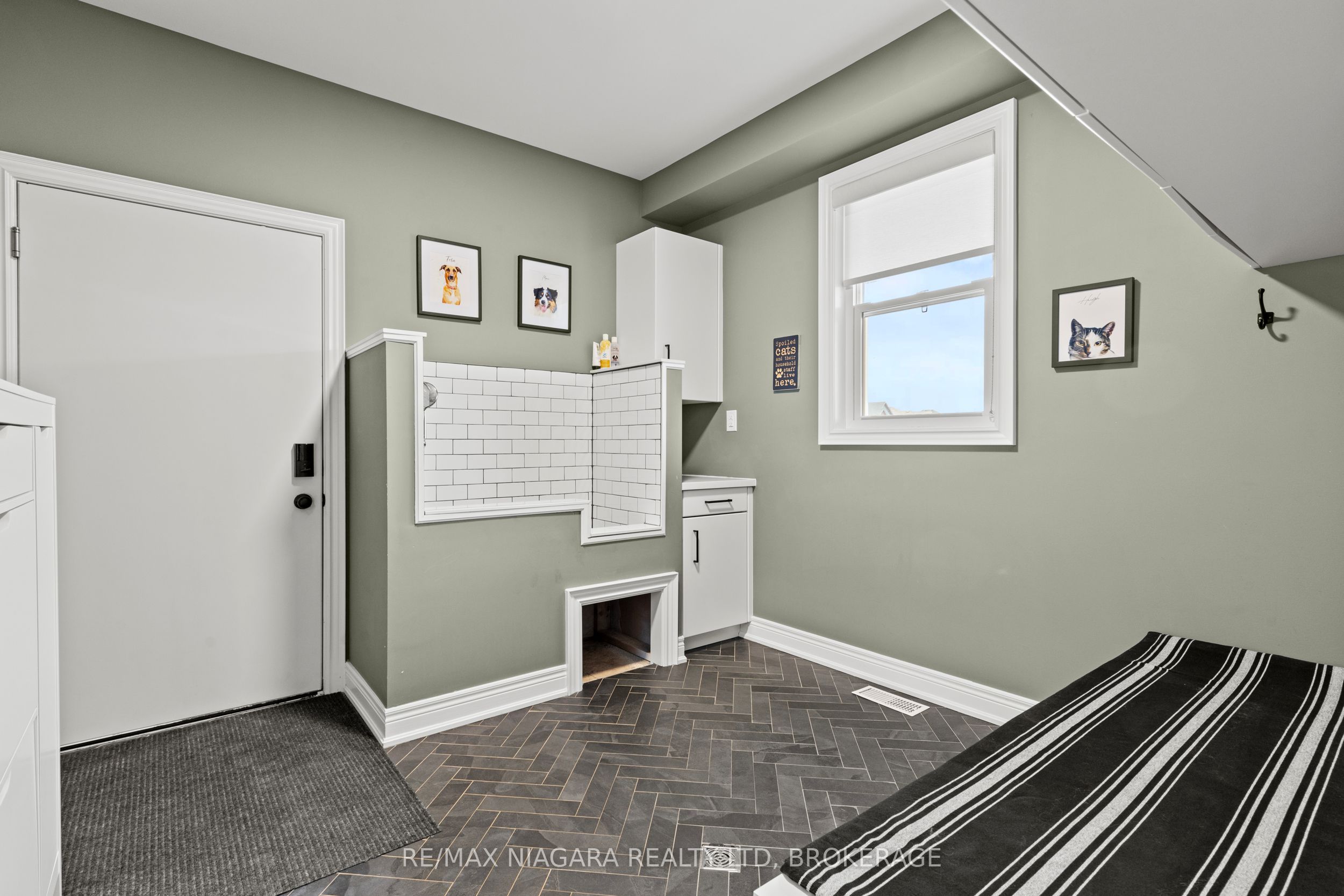 3549 Canfield Crescent Property Photo 15