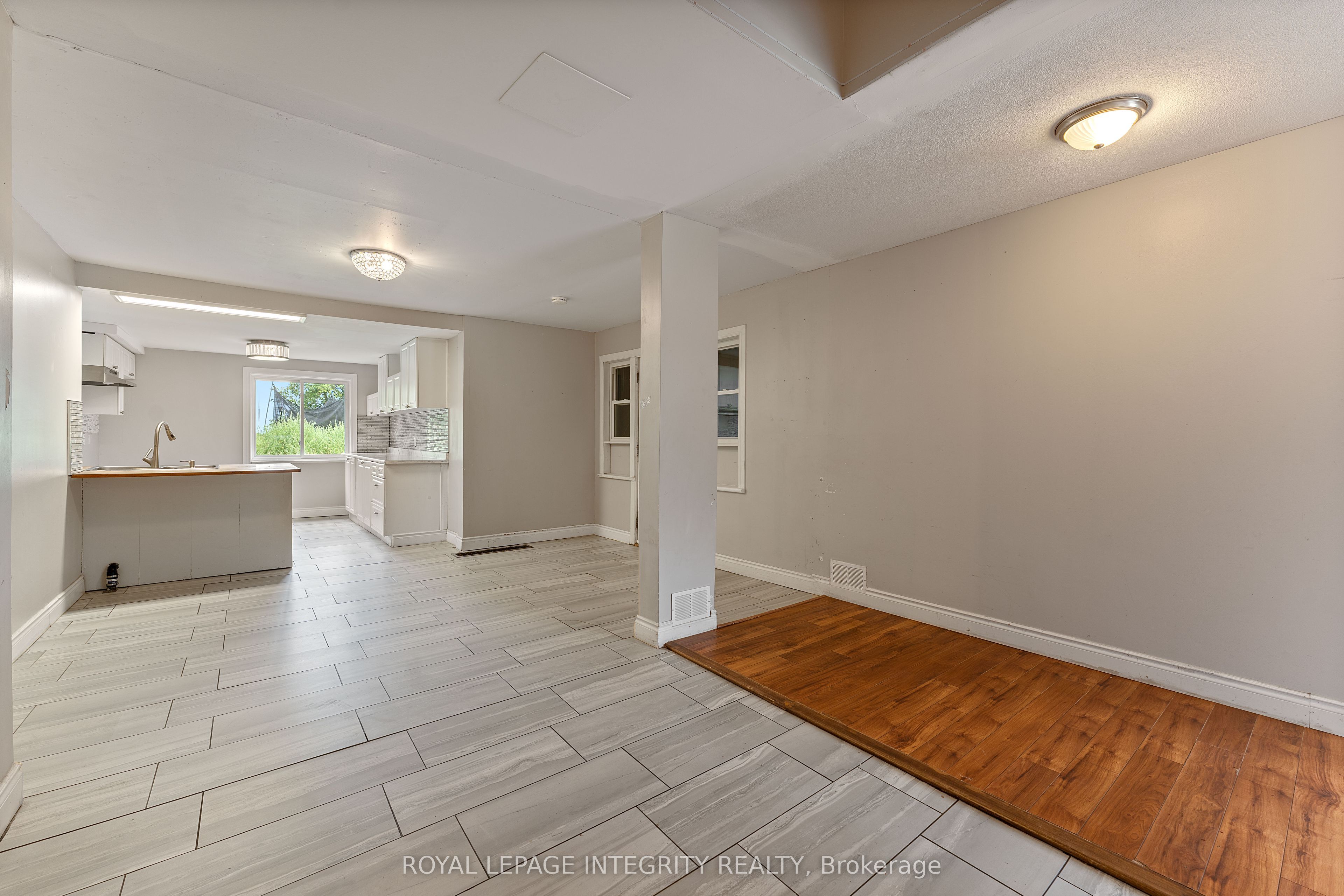 3823 Drouin Road Property Photo 24
