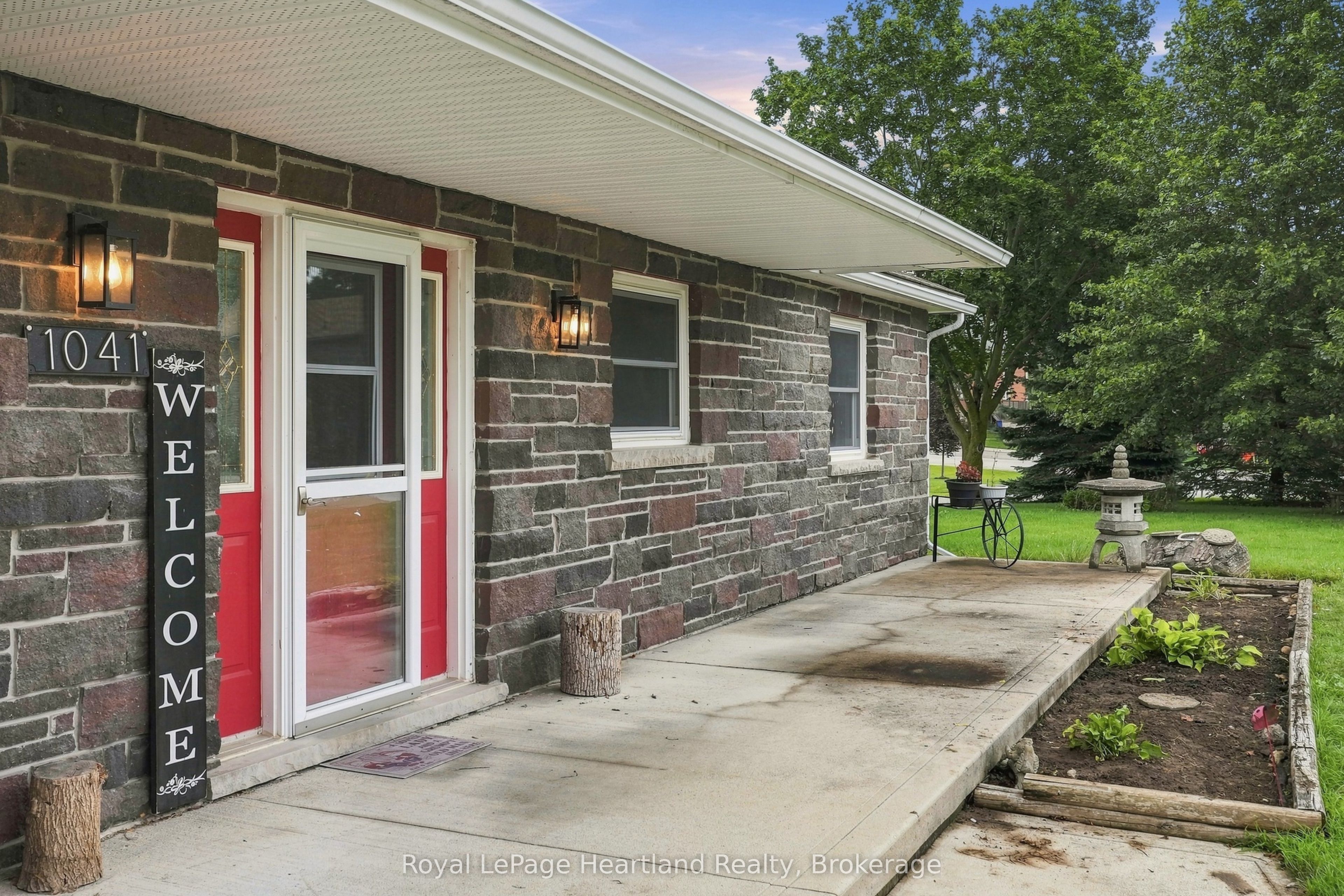 1041 Main Street Property Photo 5