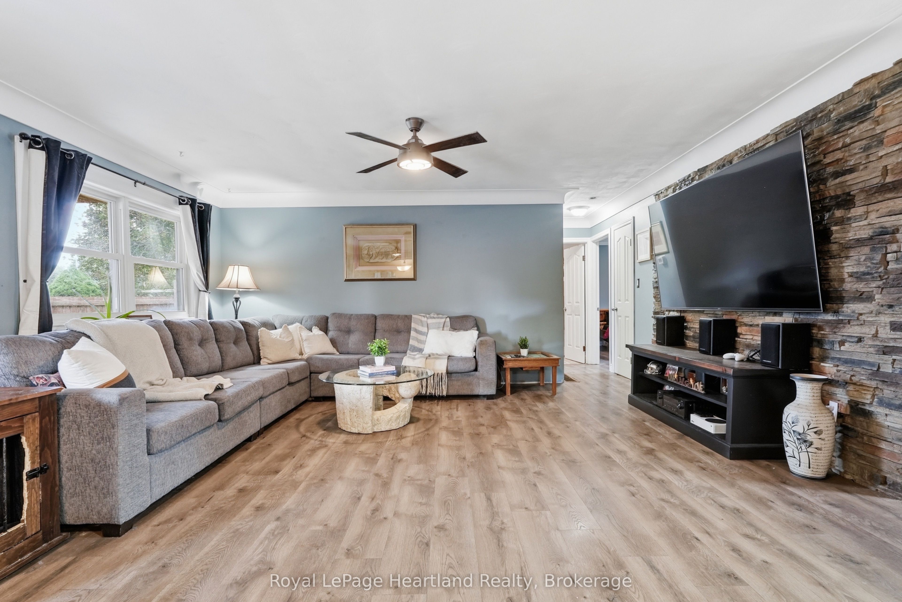 1041 Main Street Property Photo 7