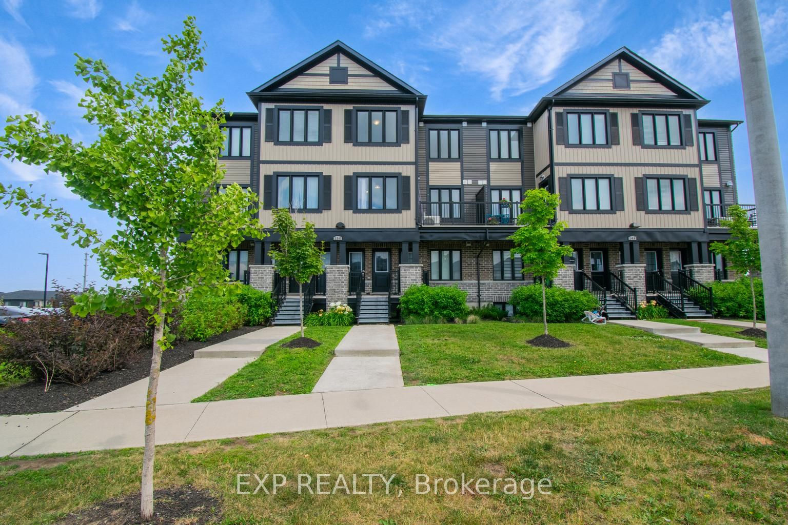 150 ROCHEFORT Street E Property Photo 1