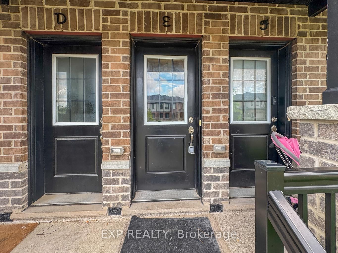 150 Rochefort Street E Property Photo 5