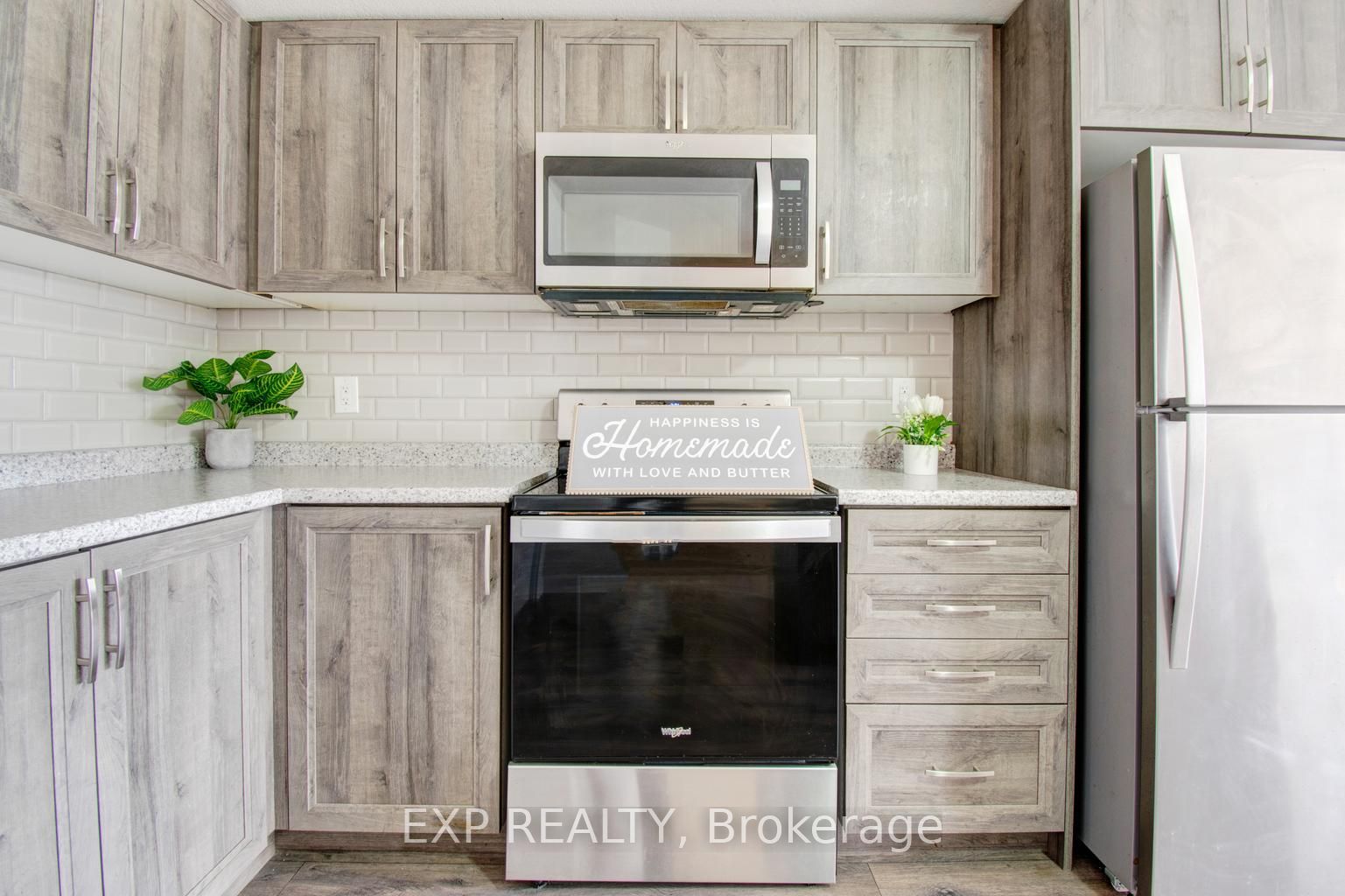 150 Rochefort Street E Property Photo 10