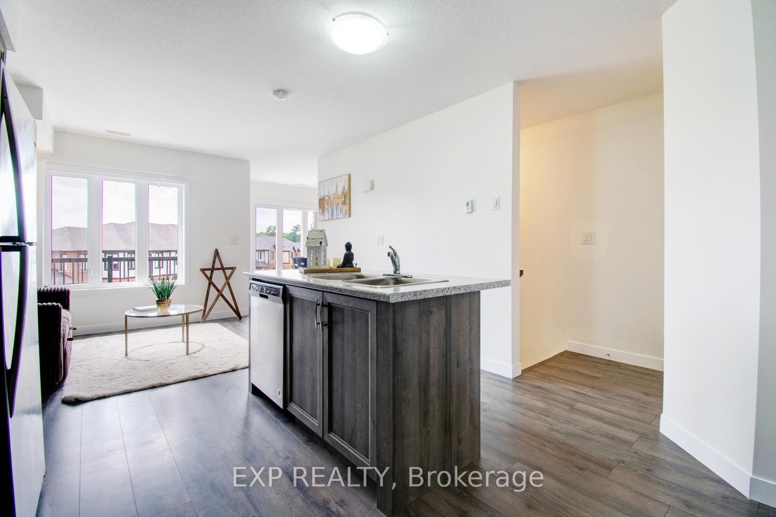 150 Rochefort Street E Property Photo 11