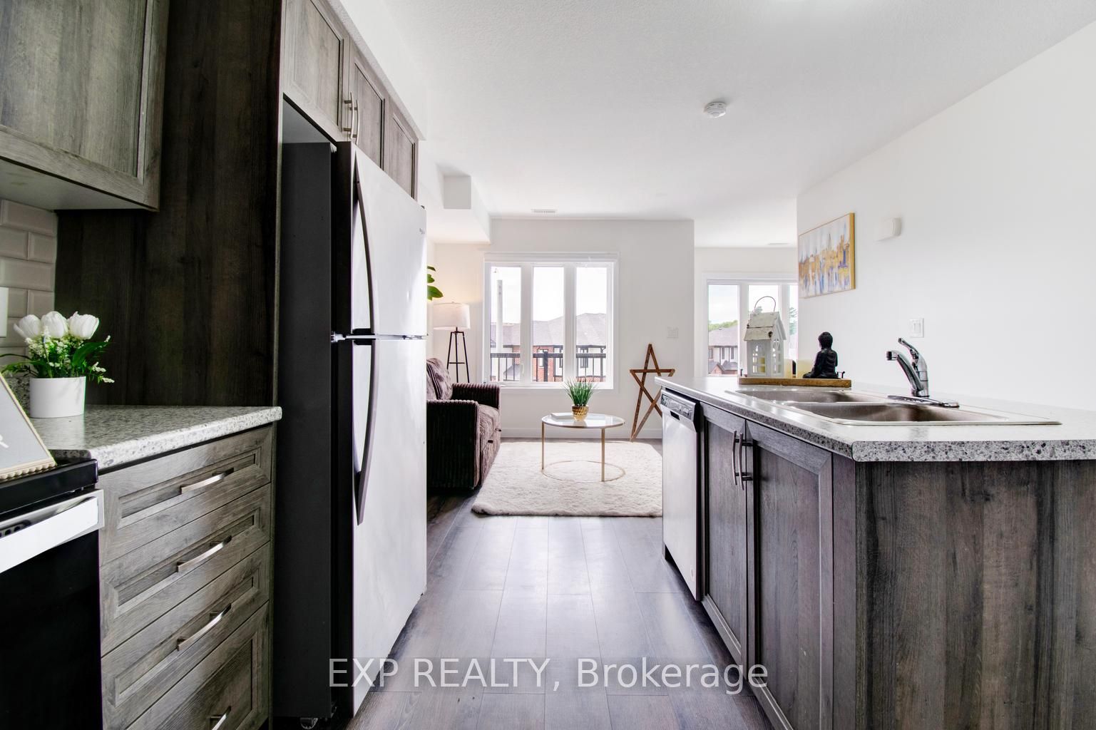 150 Rochefort Street E Property Photo 12