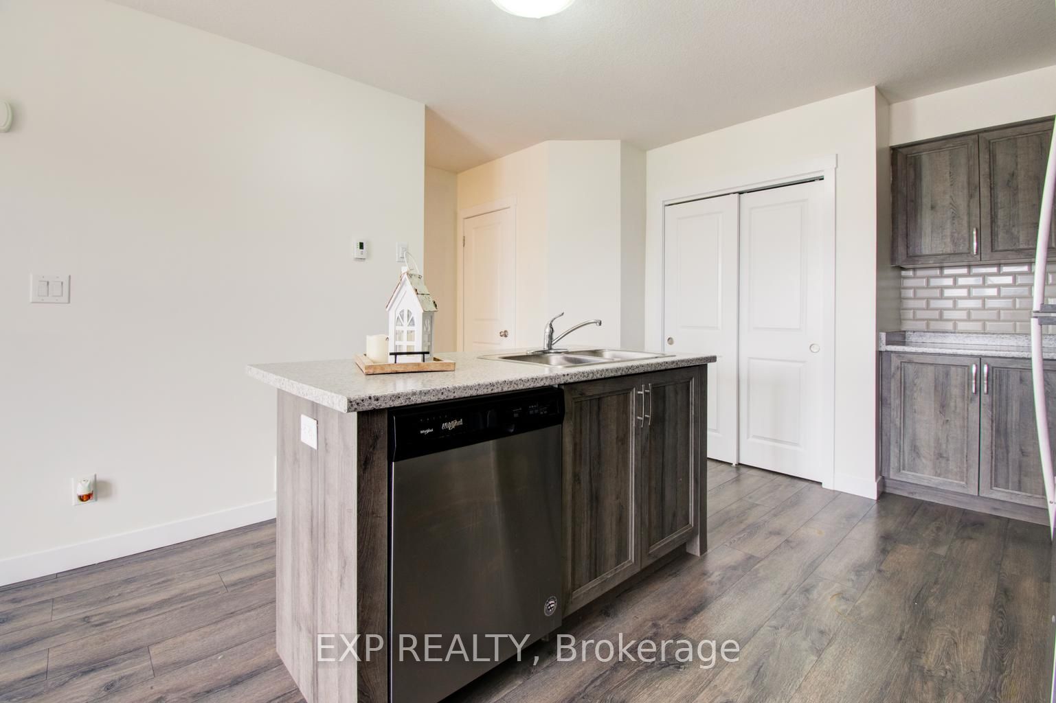 150 Rochefort Street E Property Photo 14