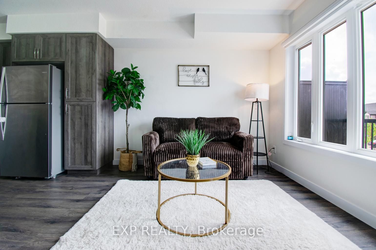 150 Rochefort Street E Property Photo 17