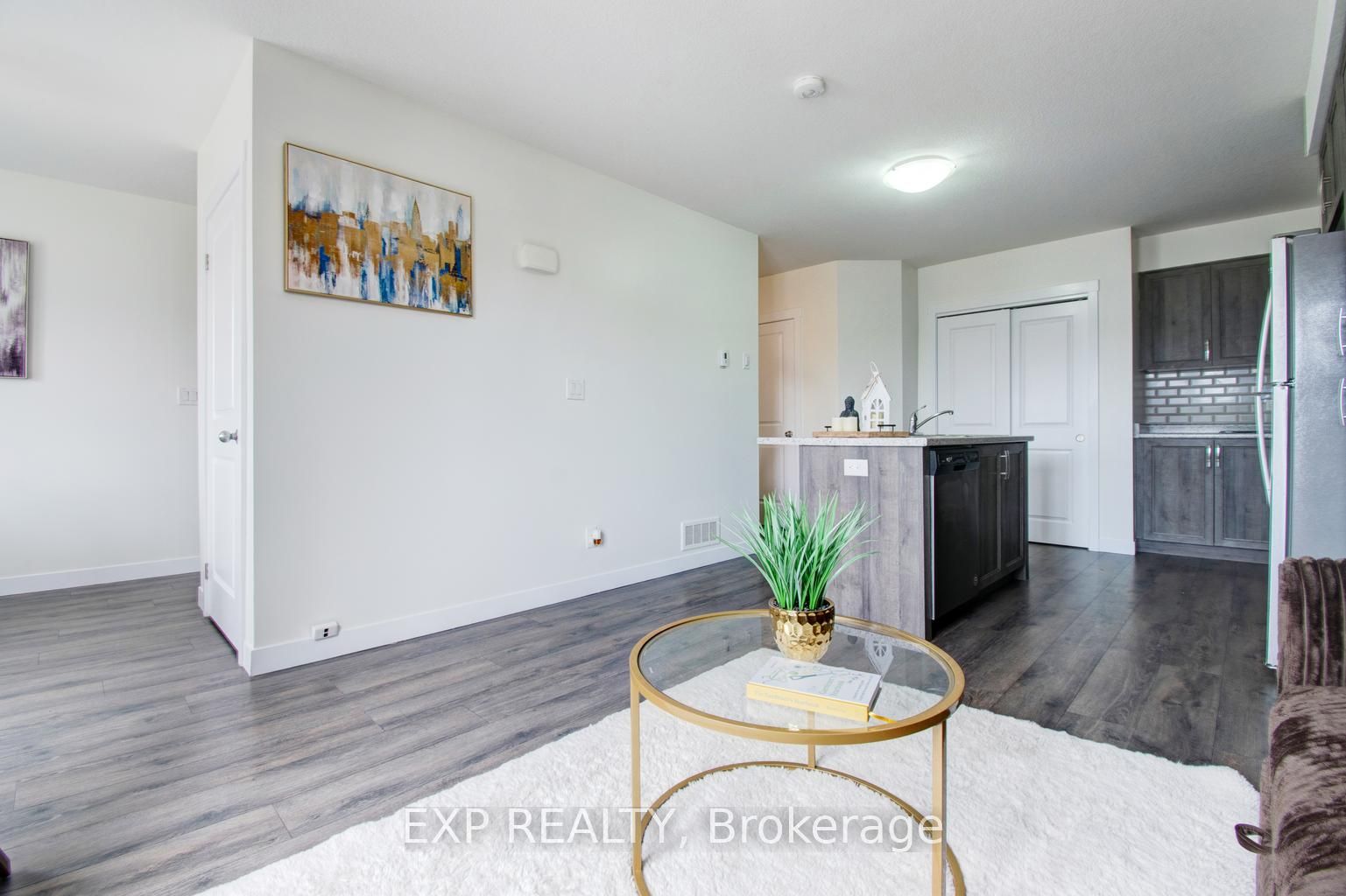 150 Rochefort Street E Property Photo 21