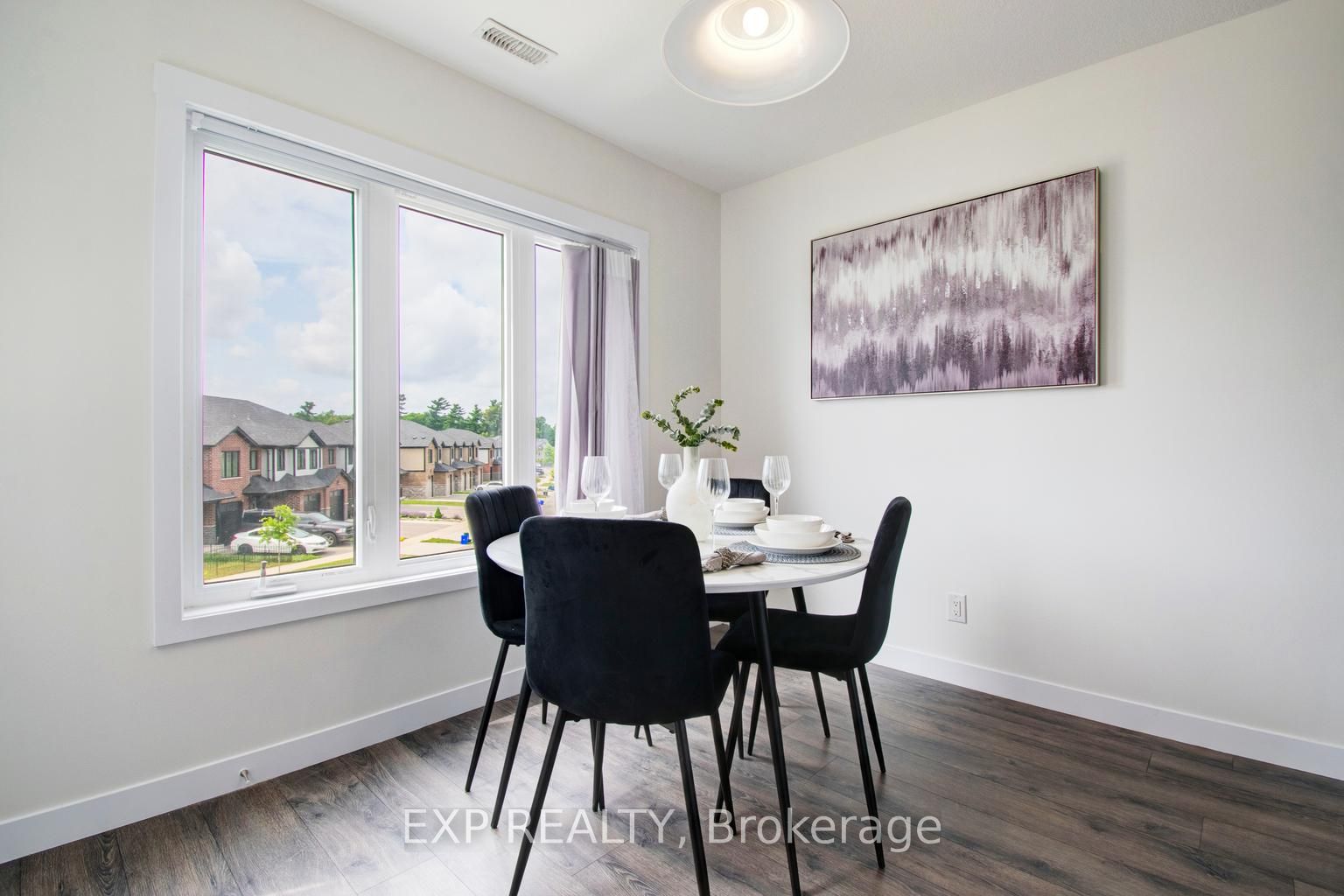 150 Rochefort Street E Property Photo 23