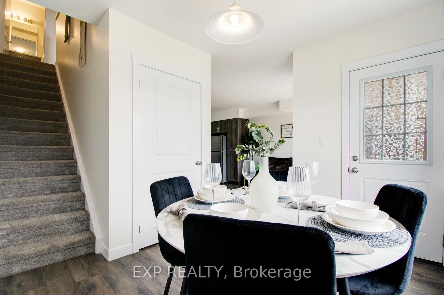 150 Rochefort Street E Property Photo 25