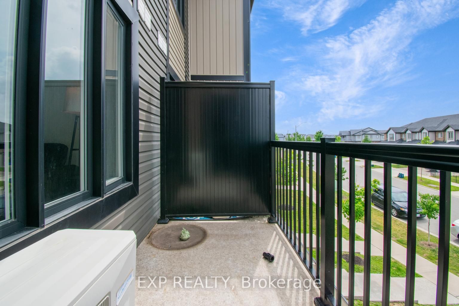 150 Rochefort Street E Property Photo 27