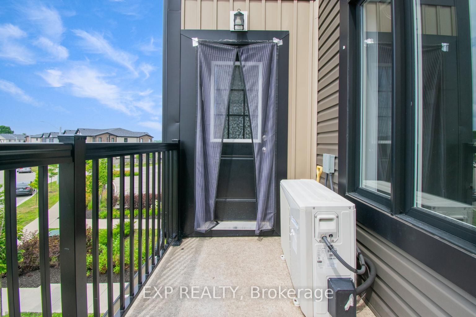 150 Rochefort Street E Property Photo 28