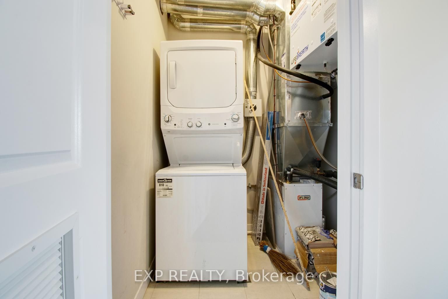 150 Rochefort Street E Property Photo 30