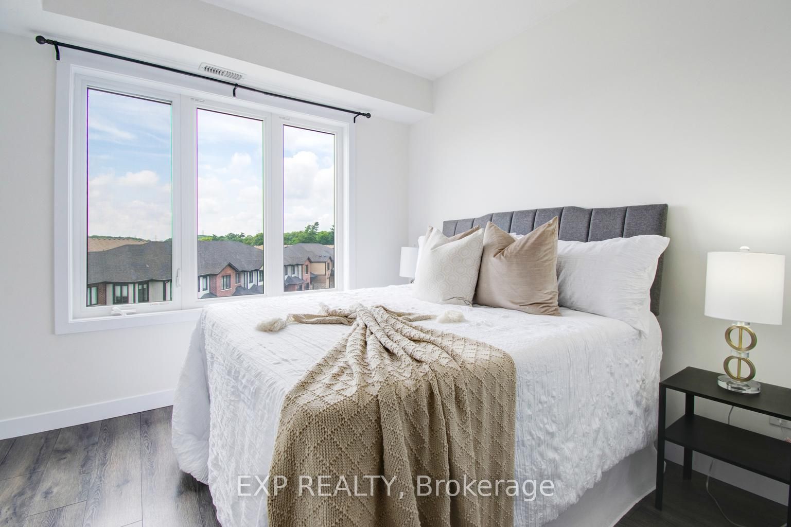 150 Rochefort Street E Property Photo 32