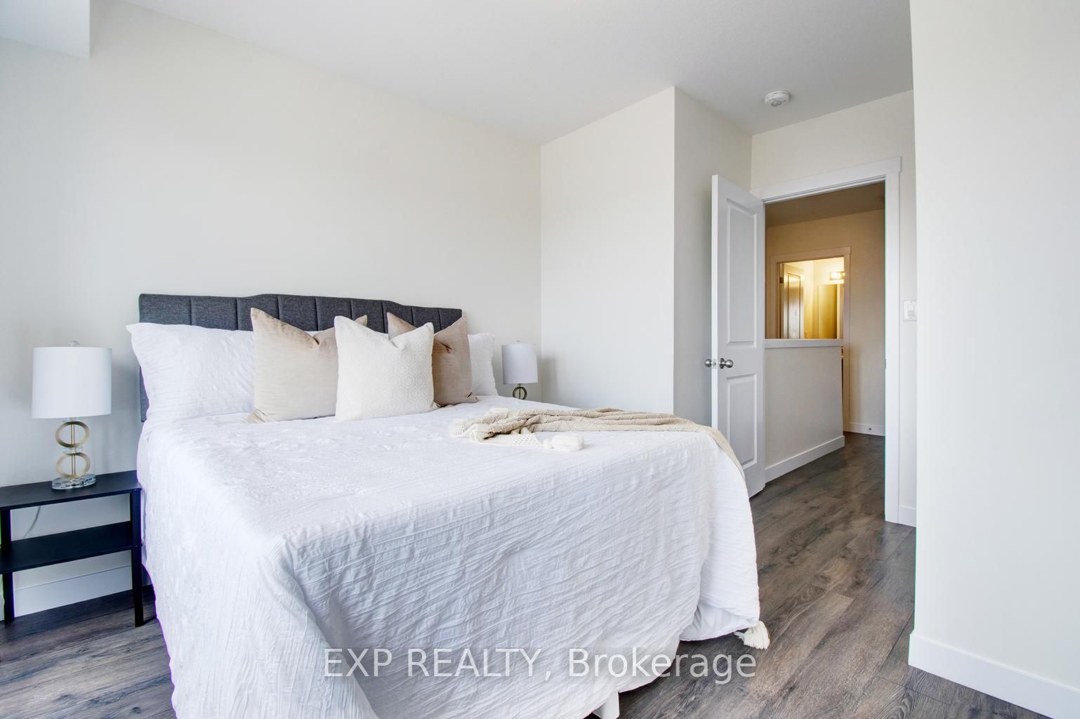150 Rochefort Street E Property Photo 33