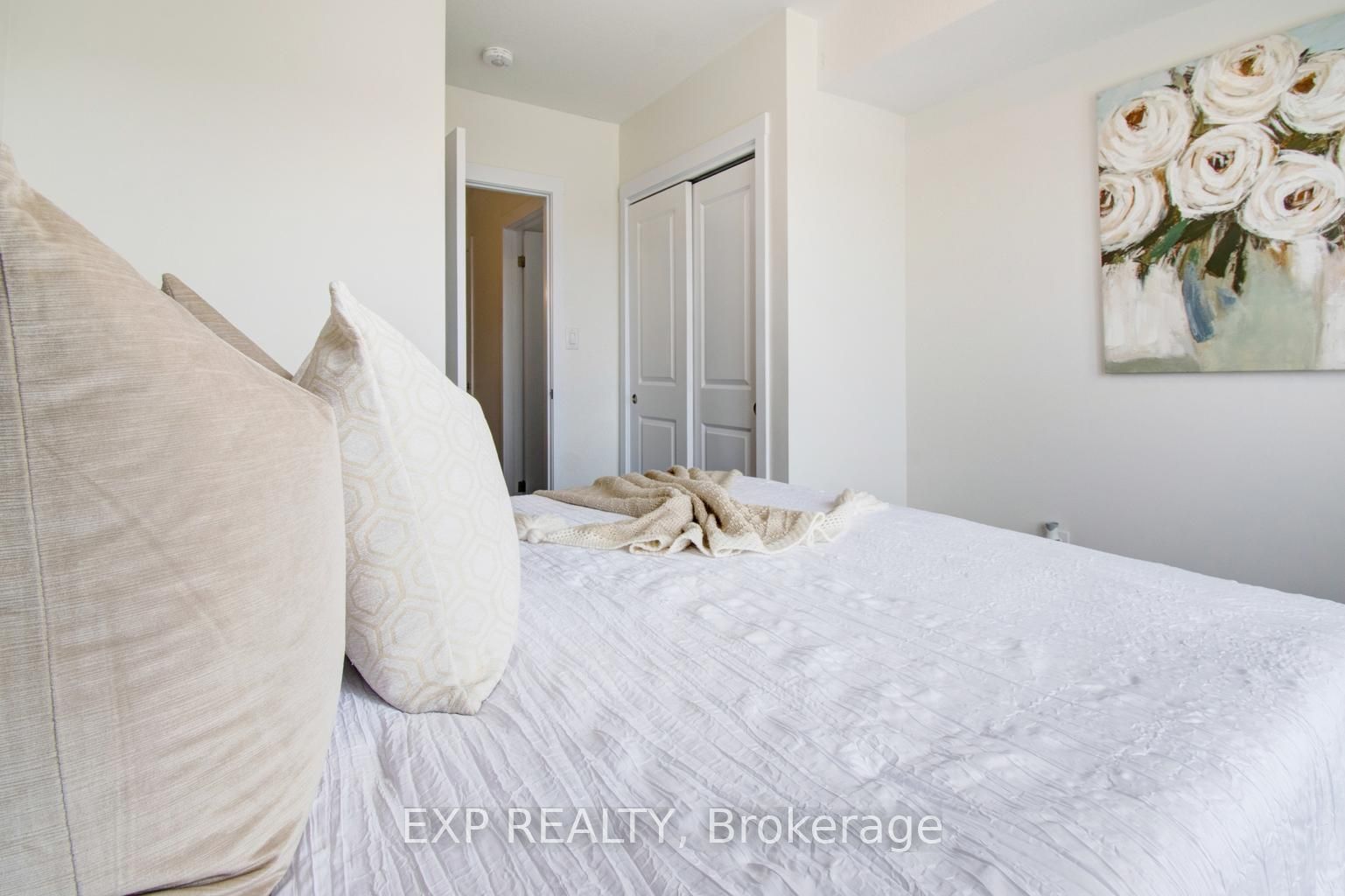 150 Rochefort Street E Property Photo 34