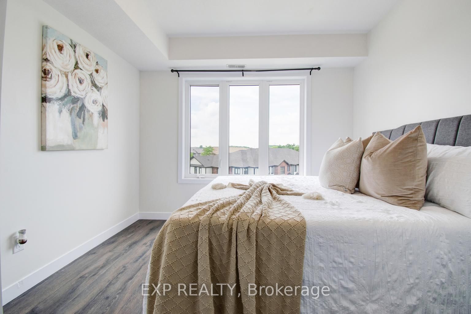 150 Rochefort Street E Property Photo 35
