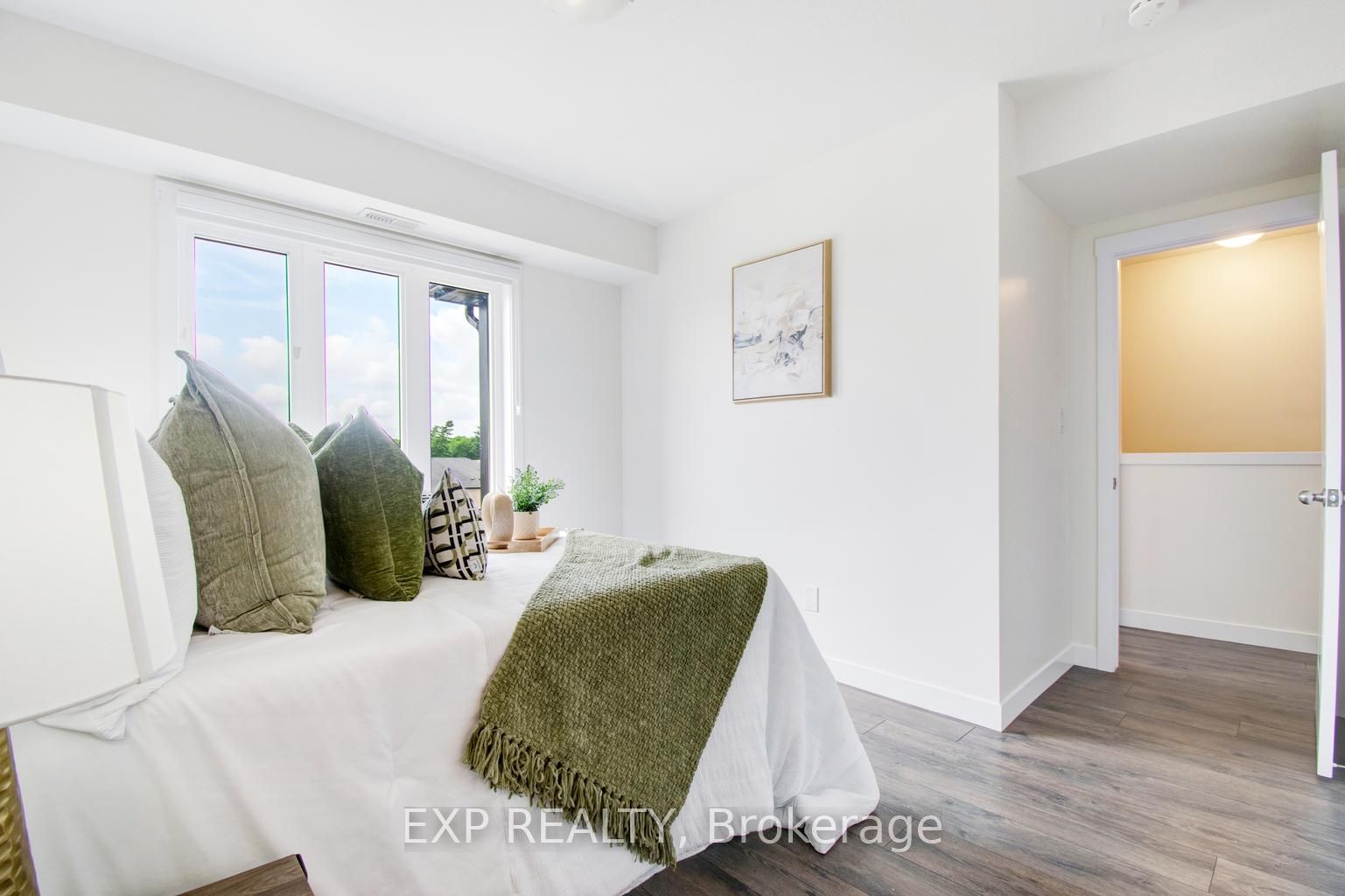 150 Rochefort Street E Property Photo 37