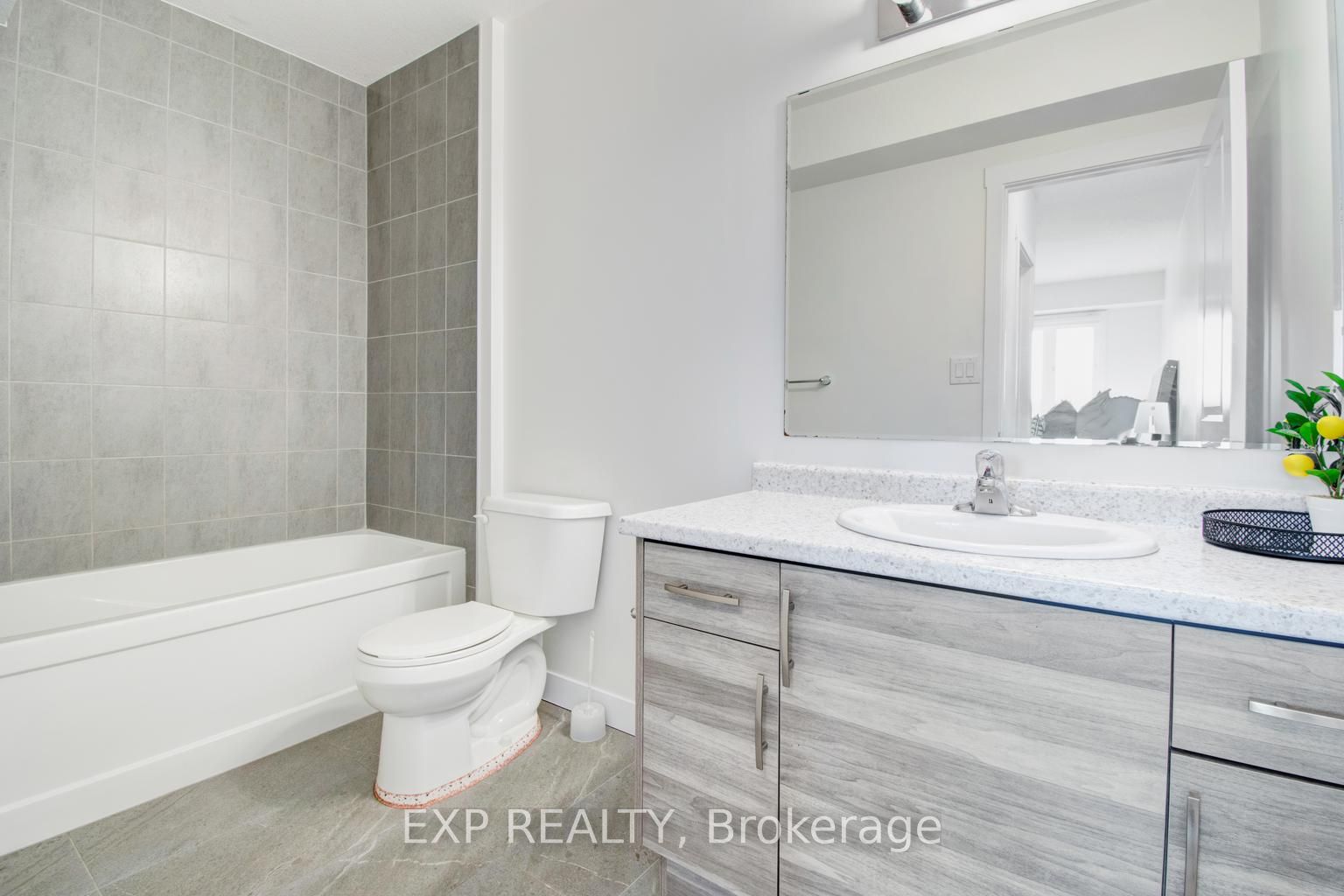 150 Rochefort Street E Property Photo 40
