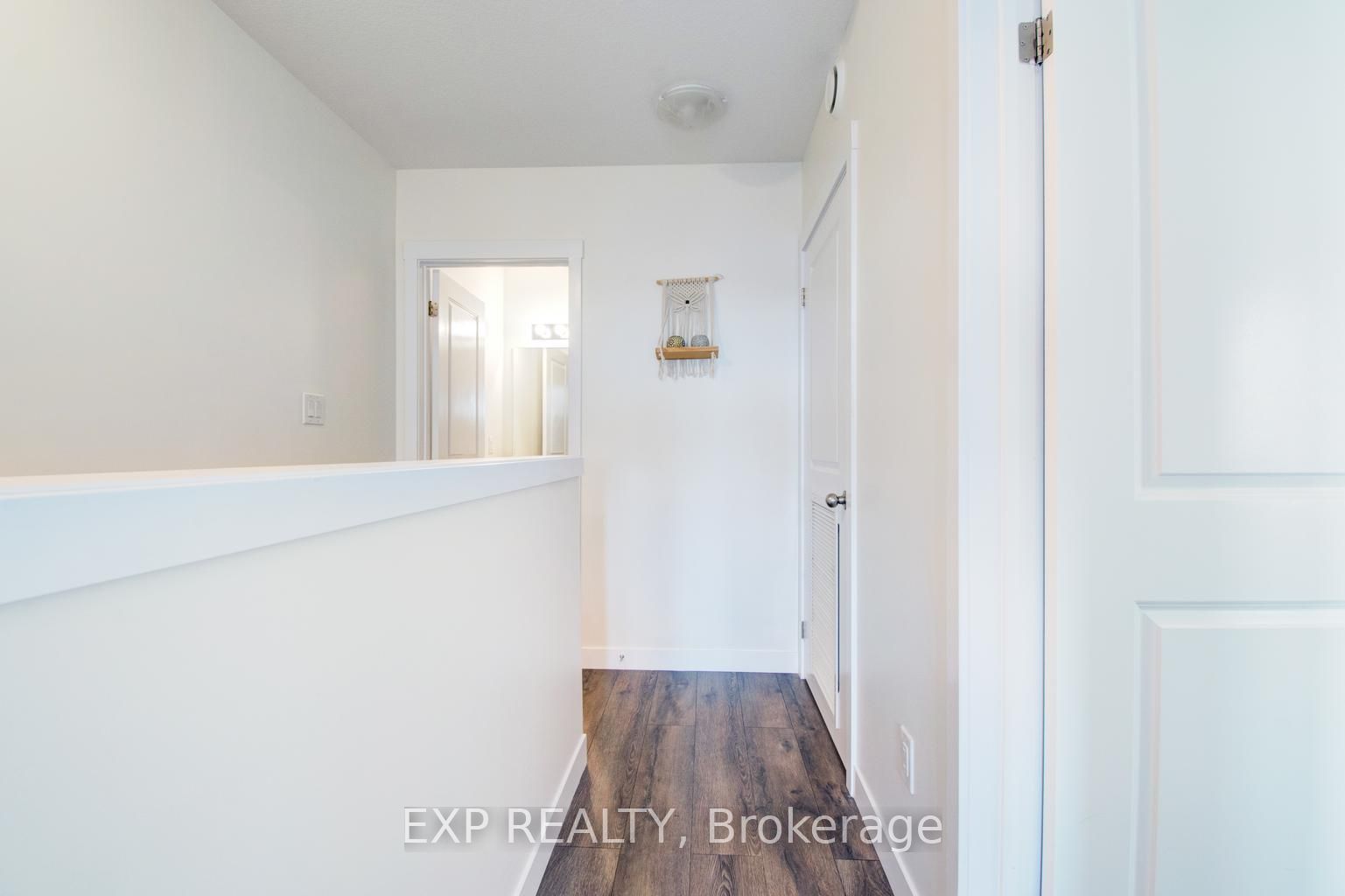 150 Rochefort Street E Property Photo 43
