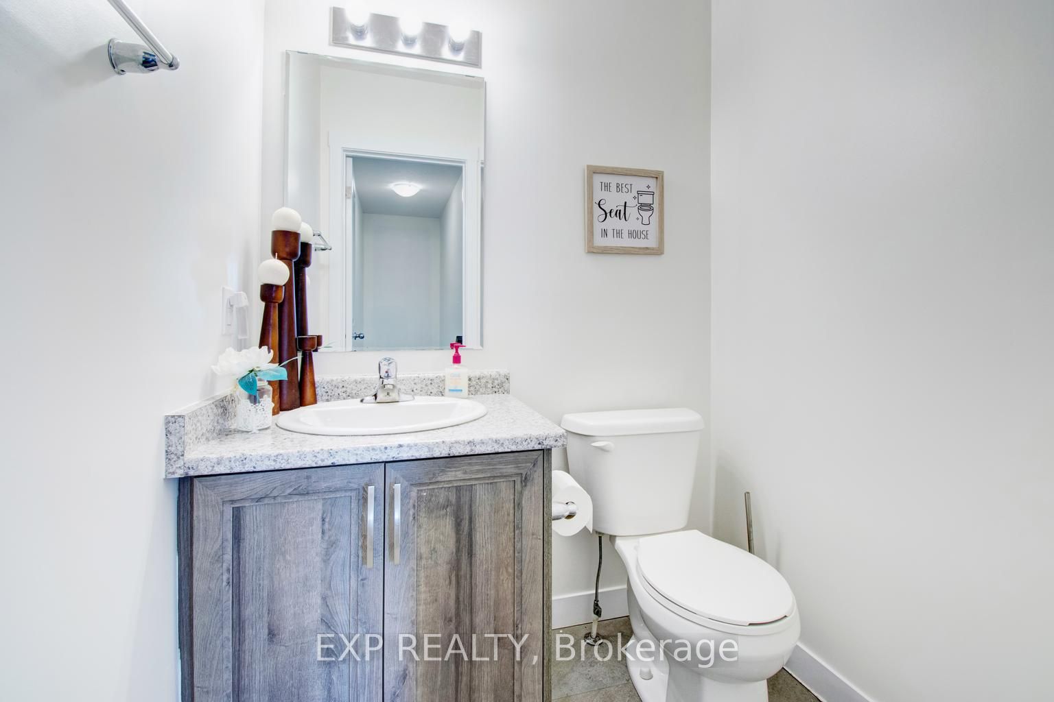 150 Rochefort Street E Property Photo 44