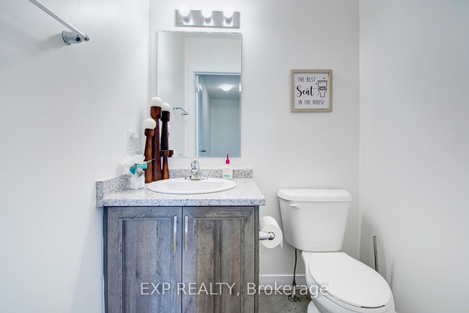 150 Rochefort Street E Property Photo 45