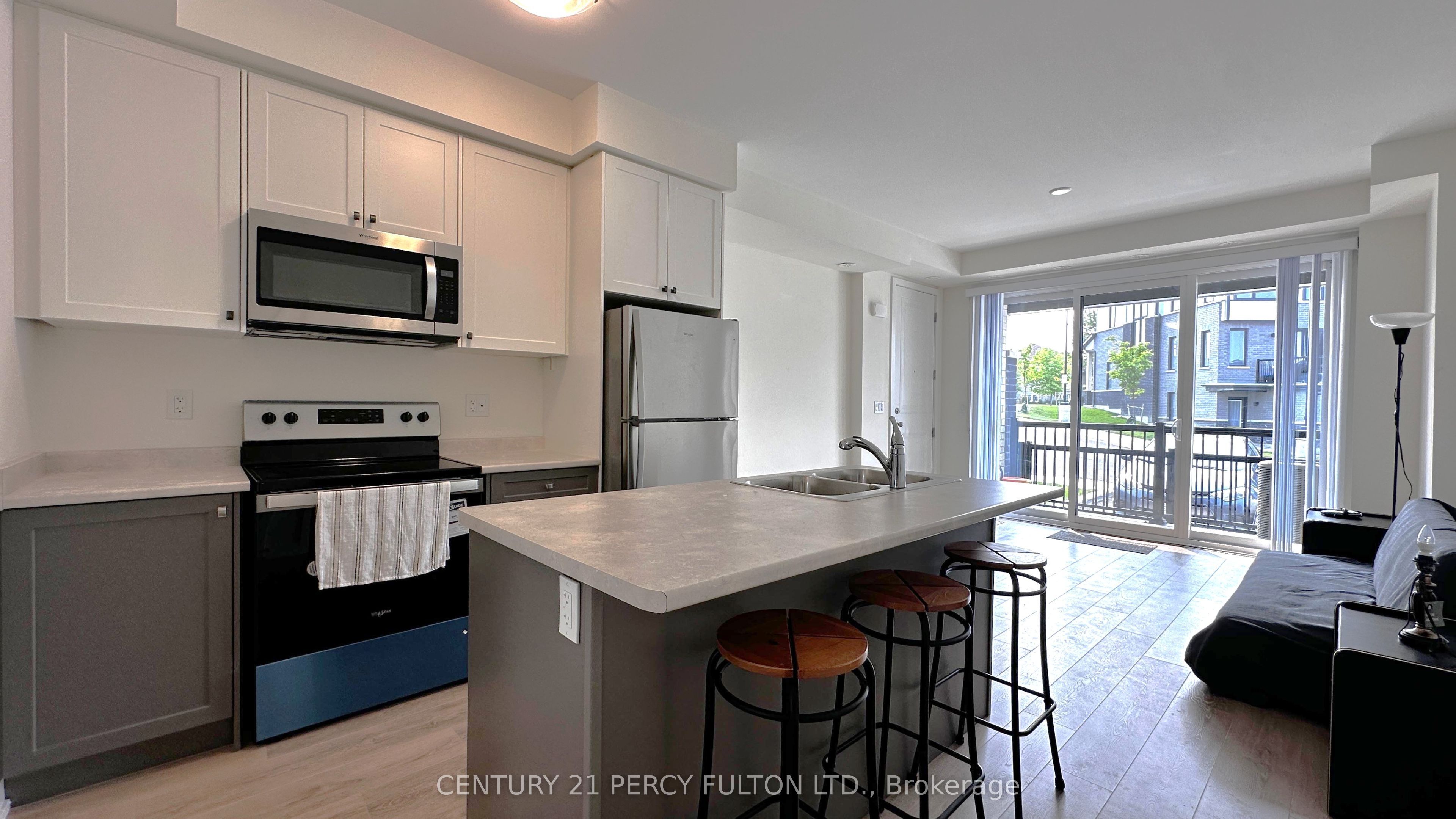 160 Densmore Road 1402 Property Photo 6