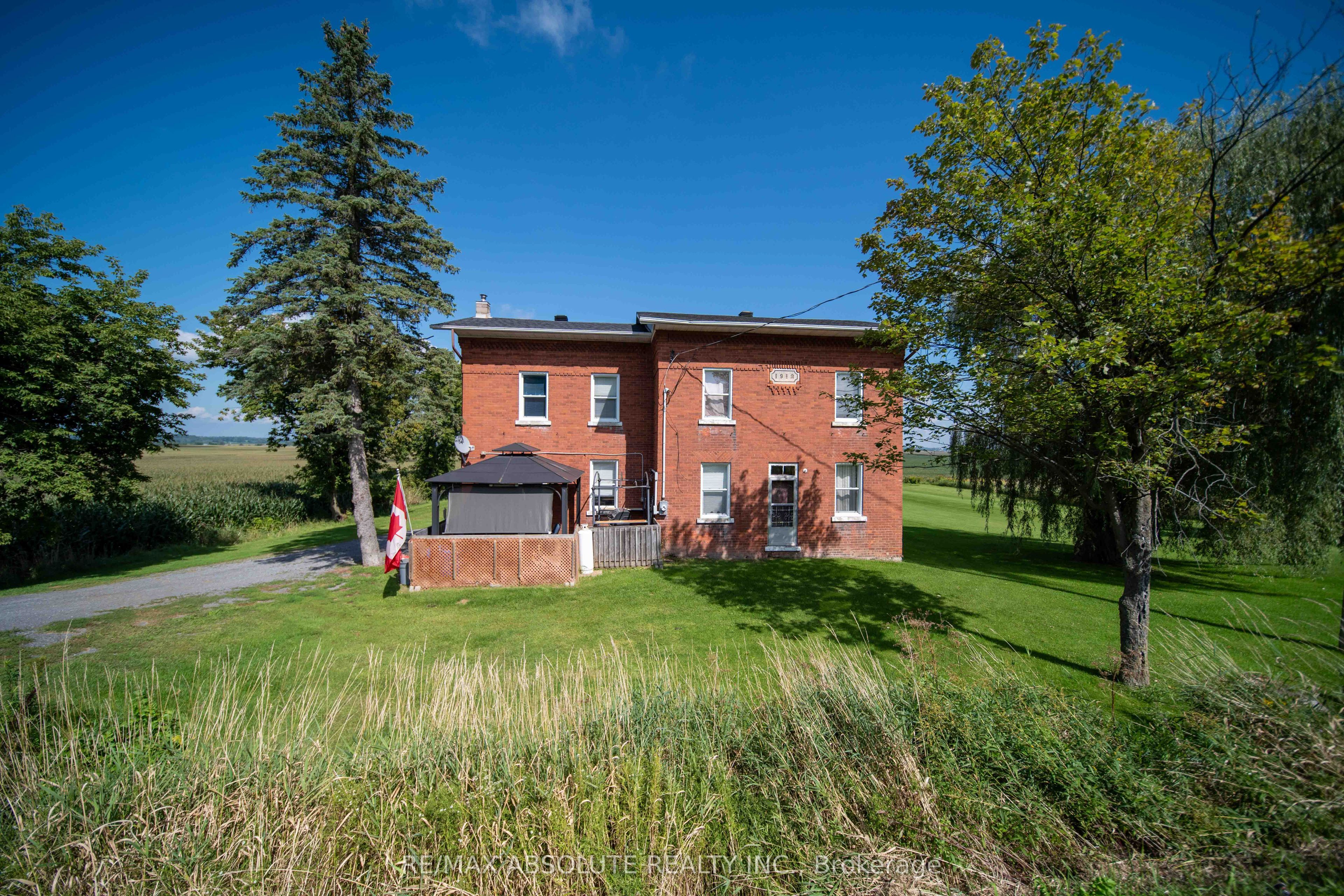 2671 Champlain Street Property Photo 1