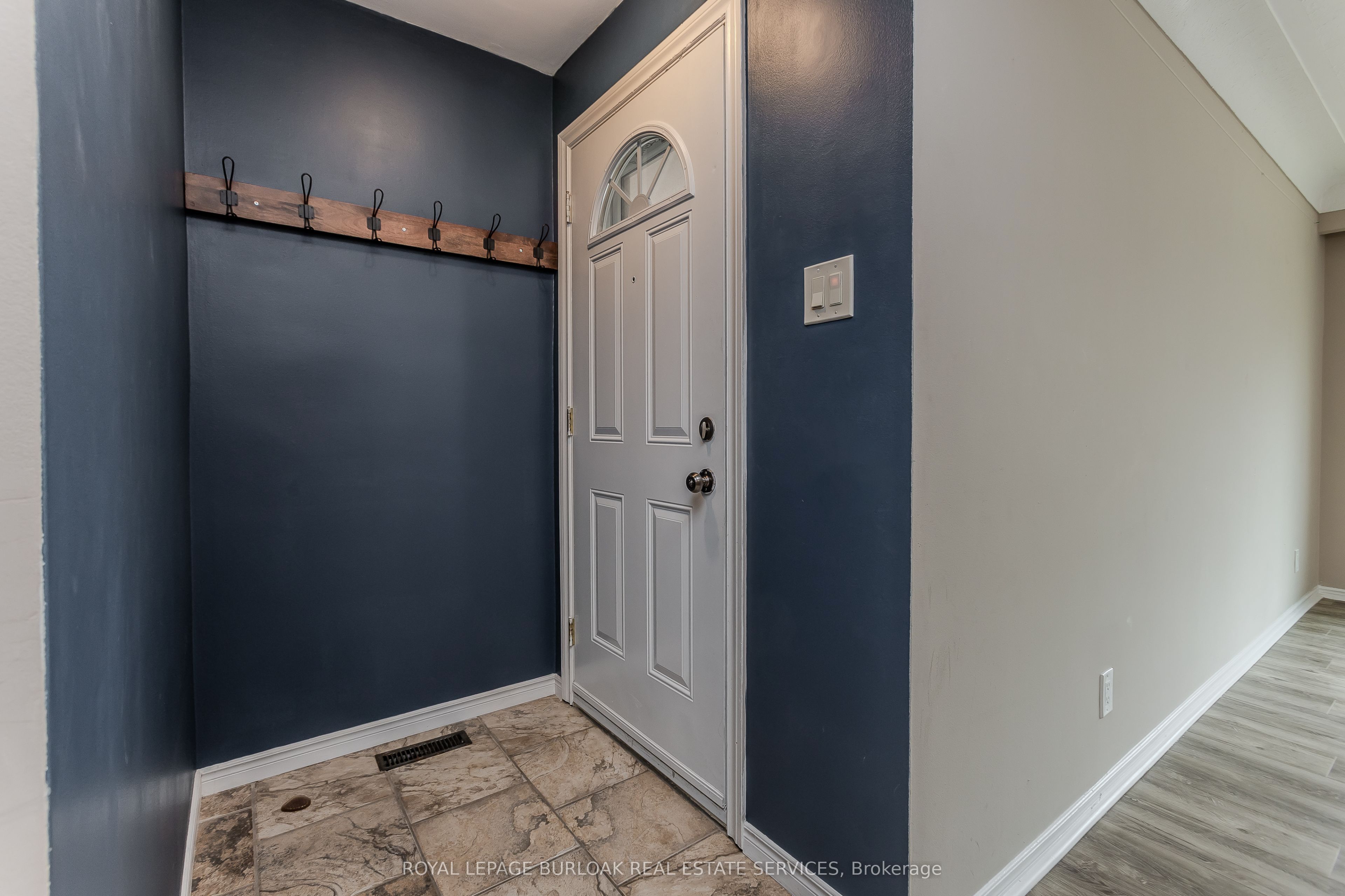 307 Dunsmure Road Property Photo 4