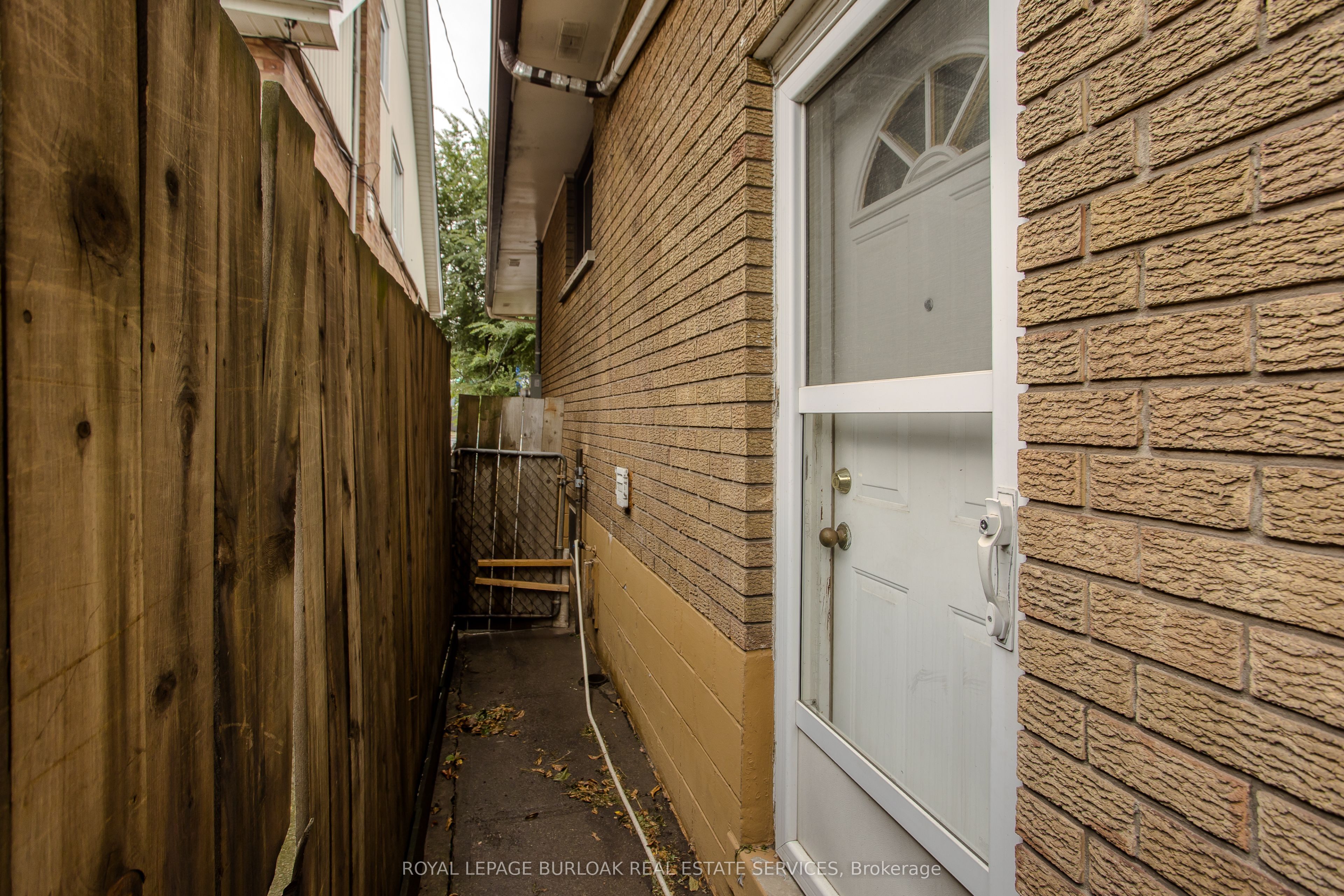 307 Dunsmure Road Property Photo 27