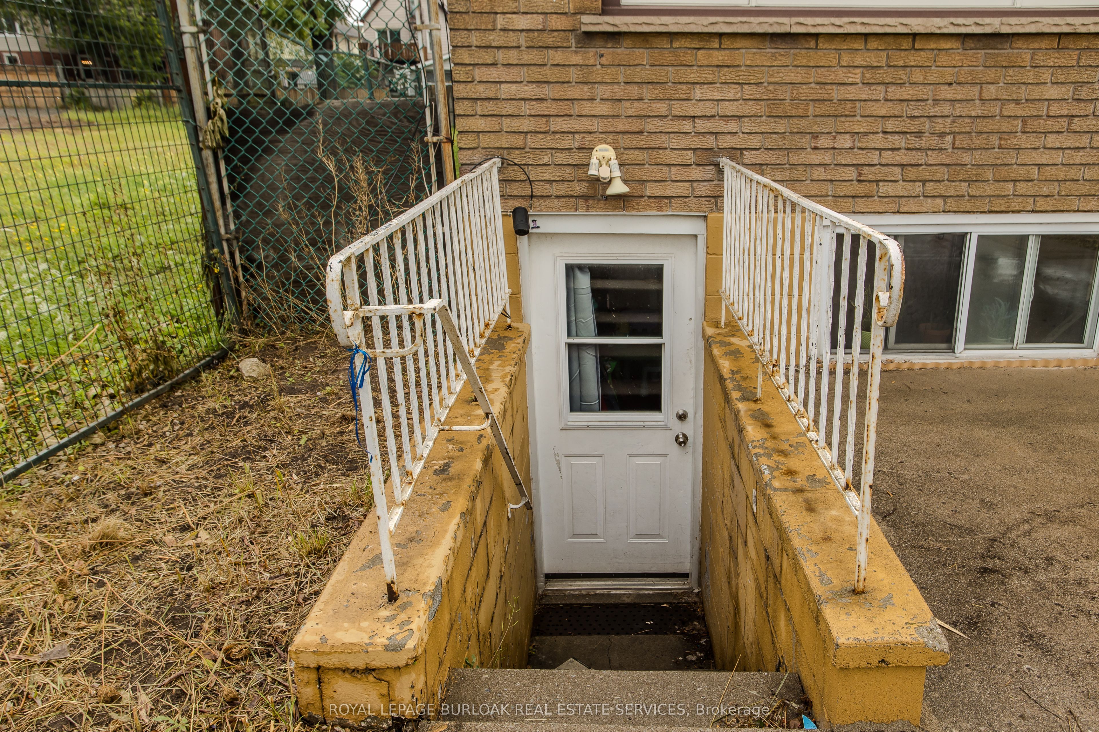 307 Dunsmure Road Property Photo 45