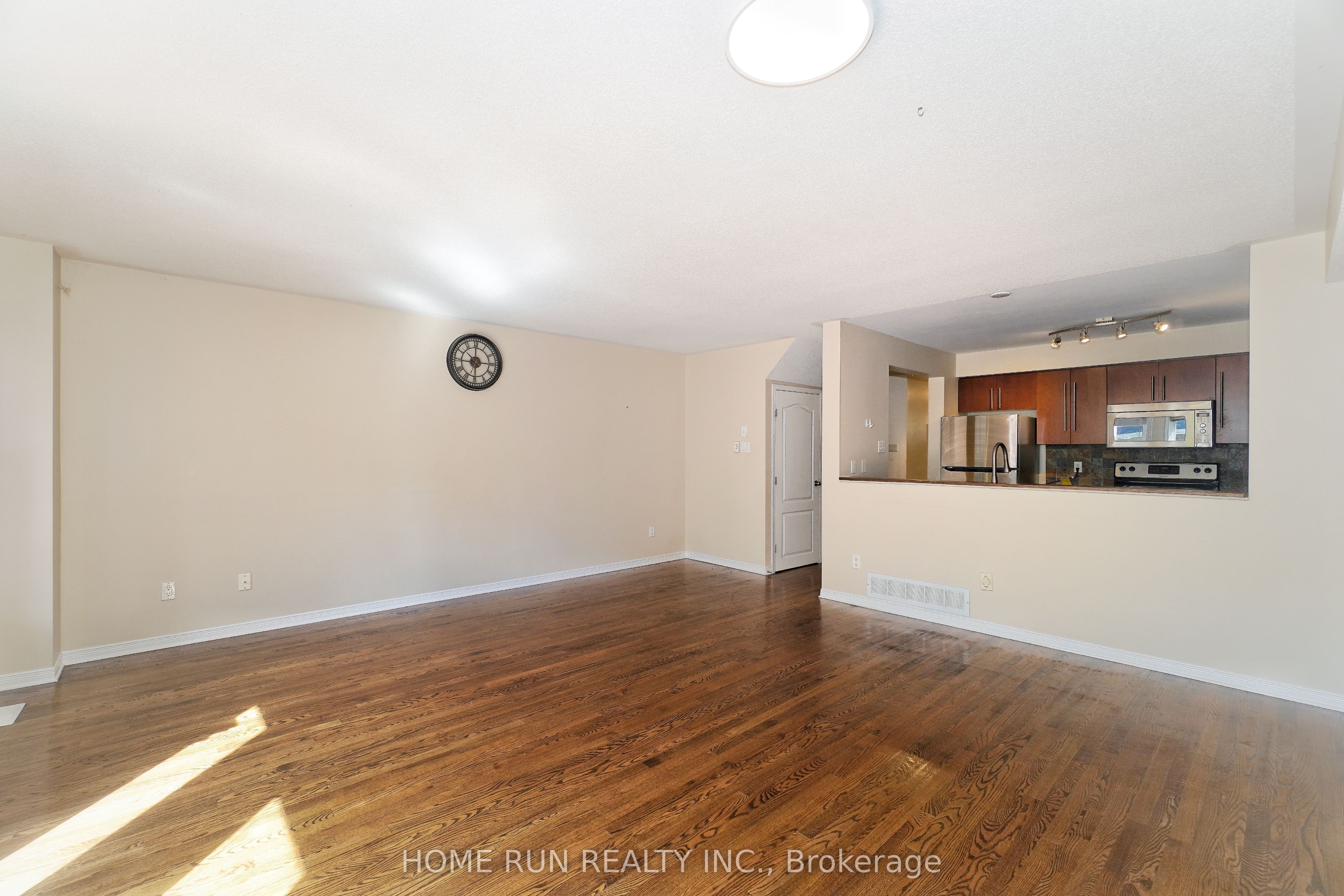 292 Freedom Private Property Photo 8