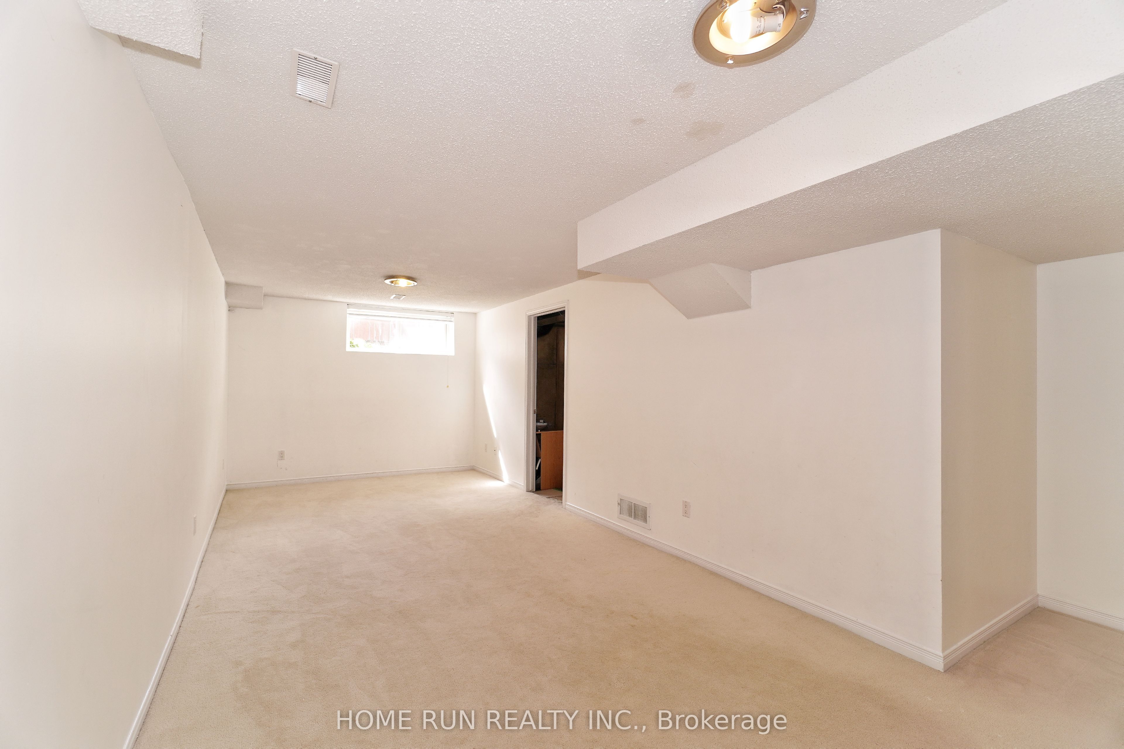 292 Freedom Private Property Photo 32